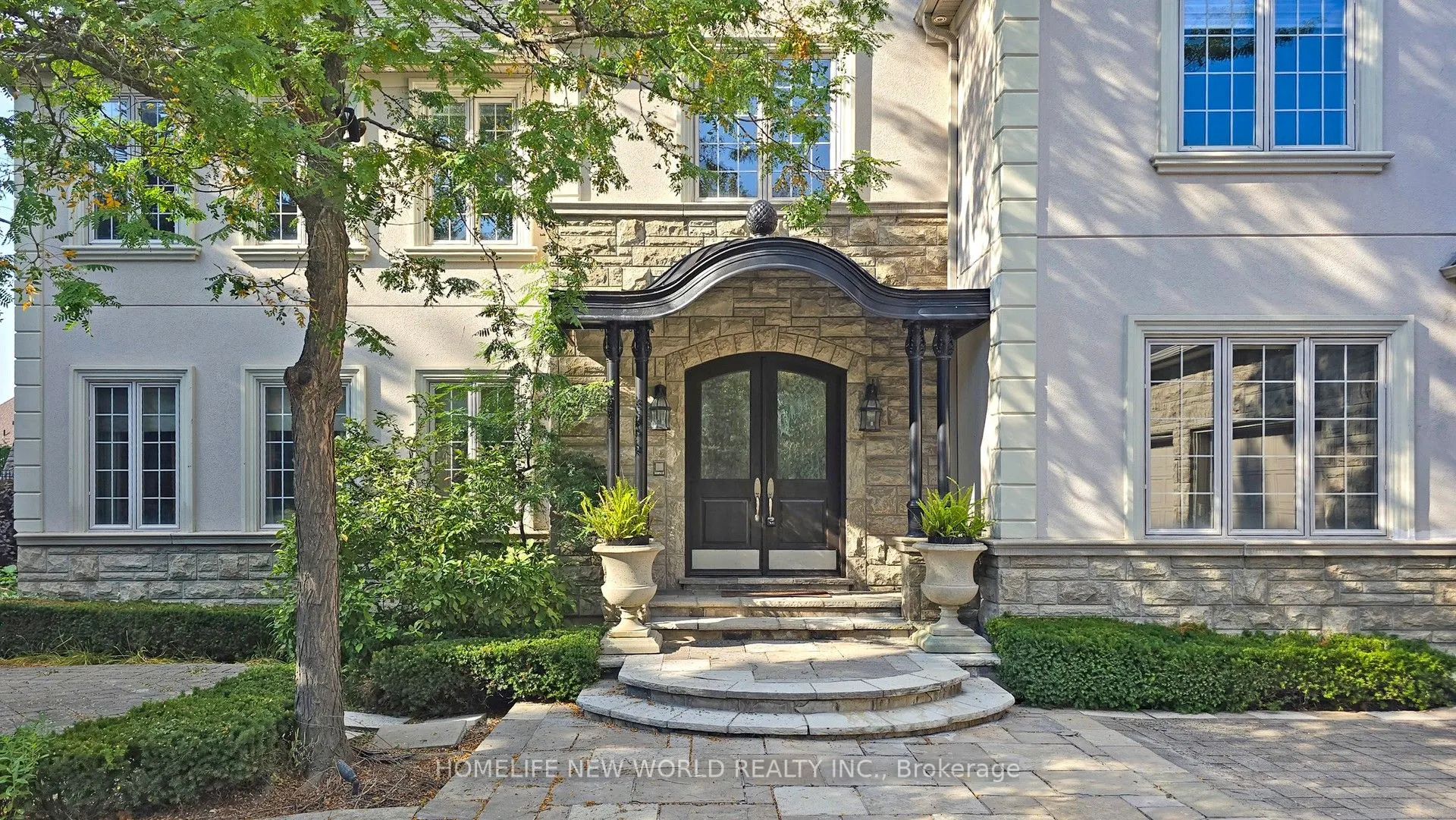 198 Kennedy Street W