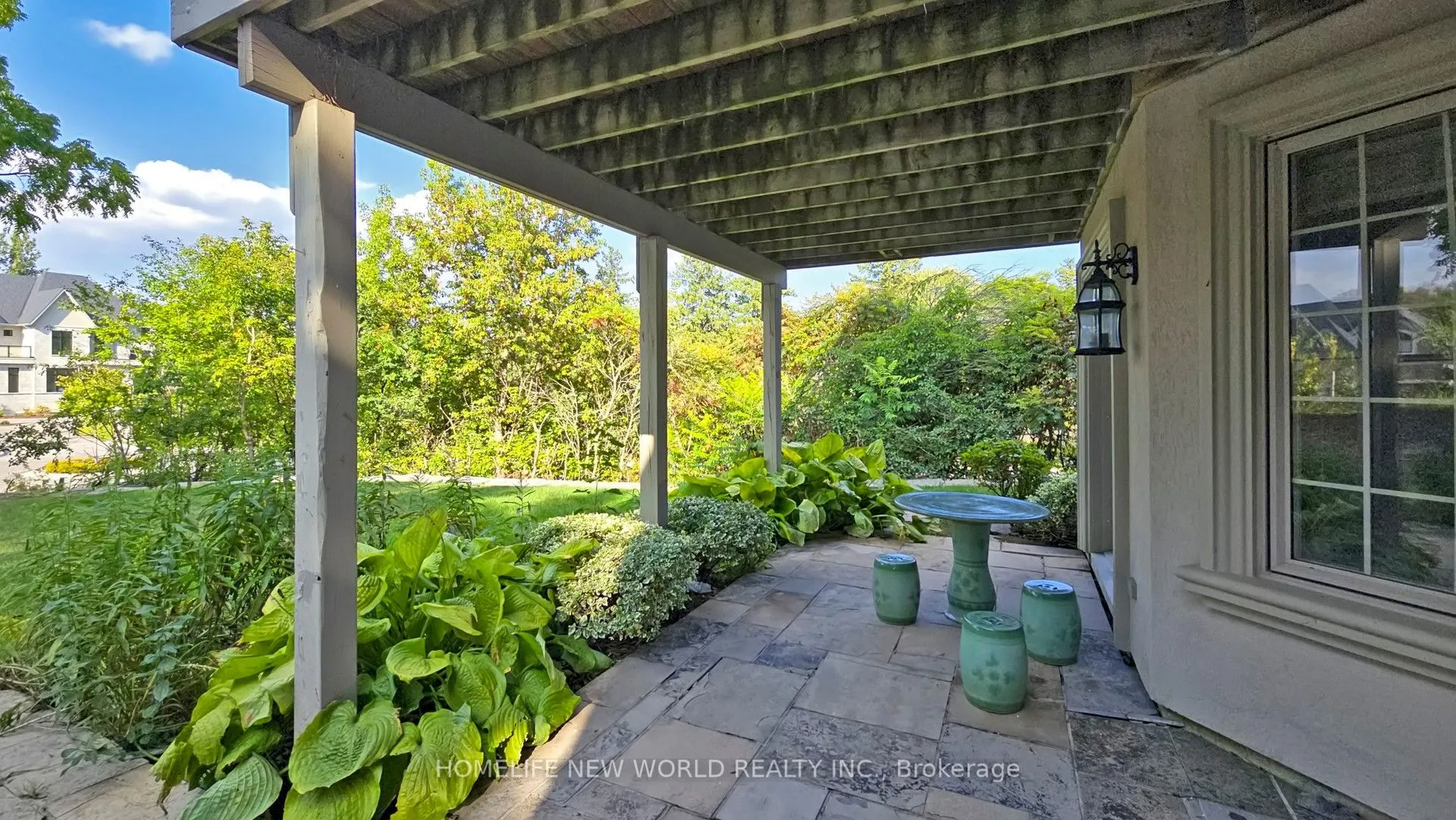 198 Kennedy Street W