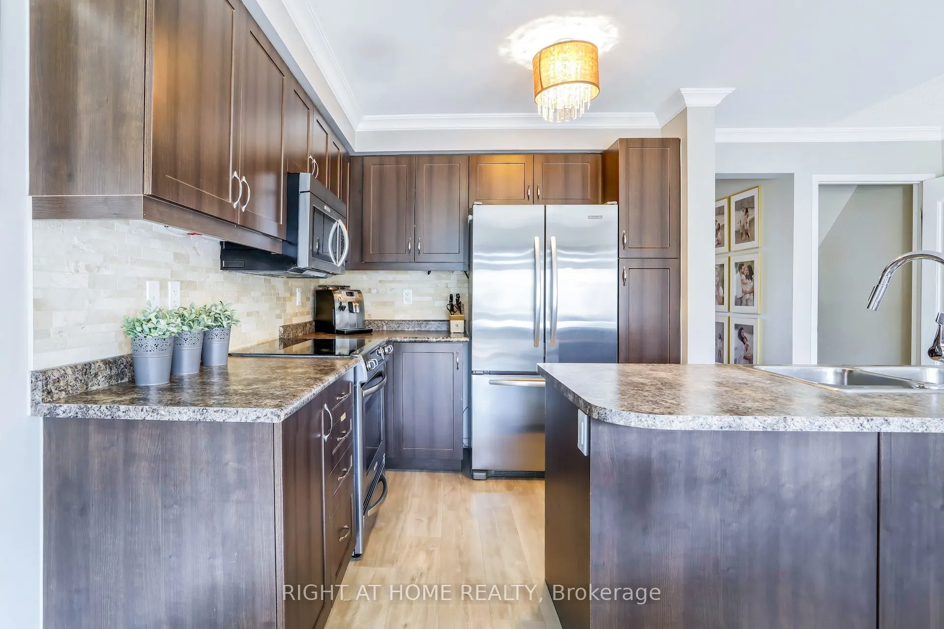 19 Amberwing Landing