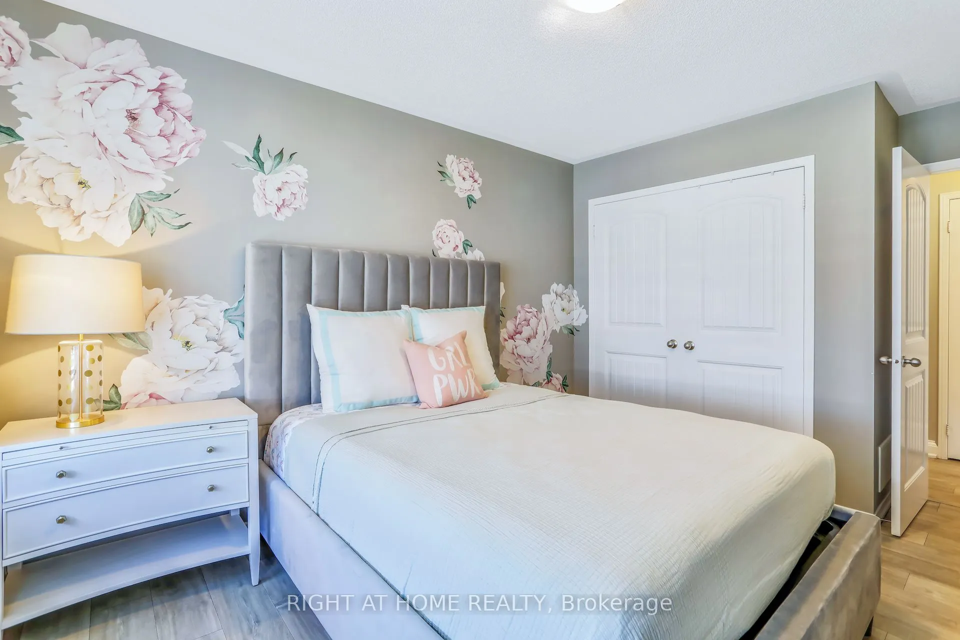 19 Amberwing Landing