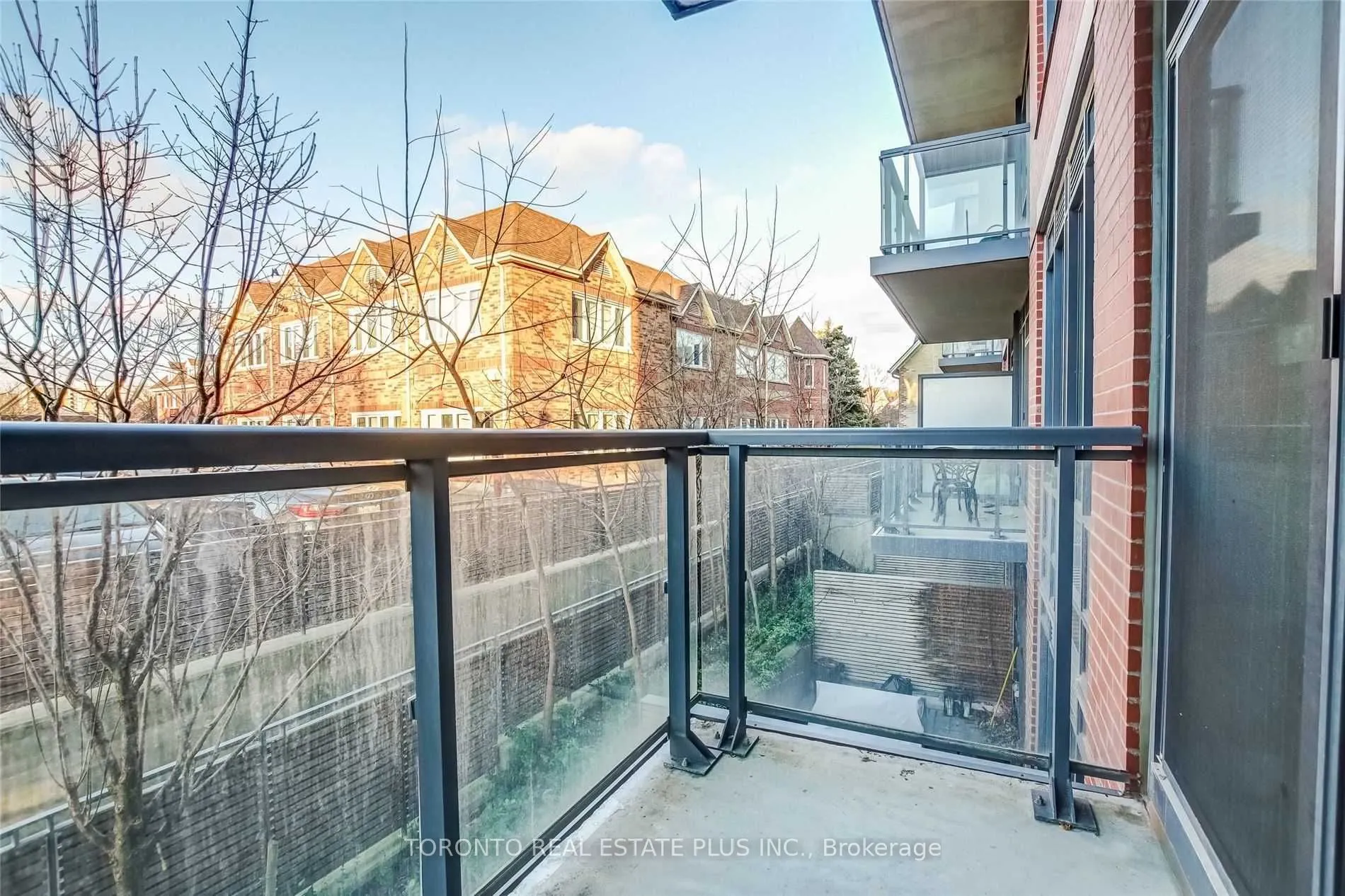 7608 Yonge Street, #206