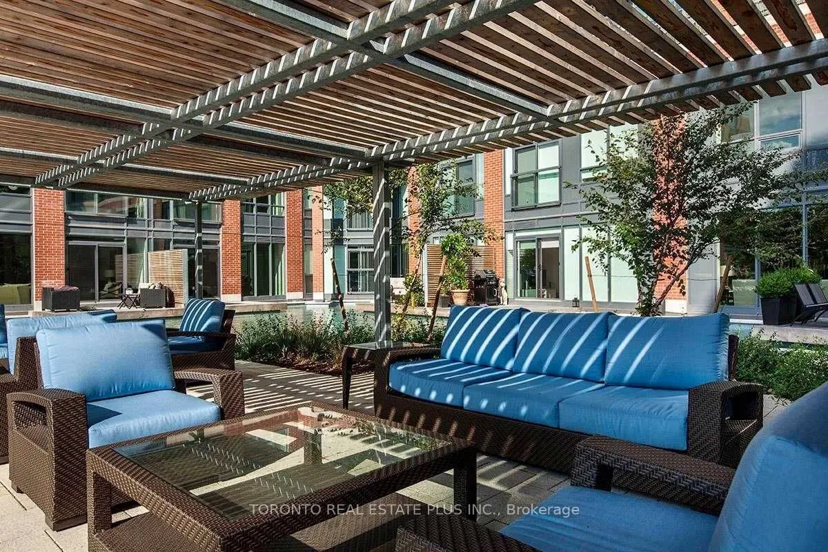 7608 Yonge Street, #206