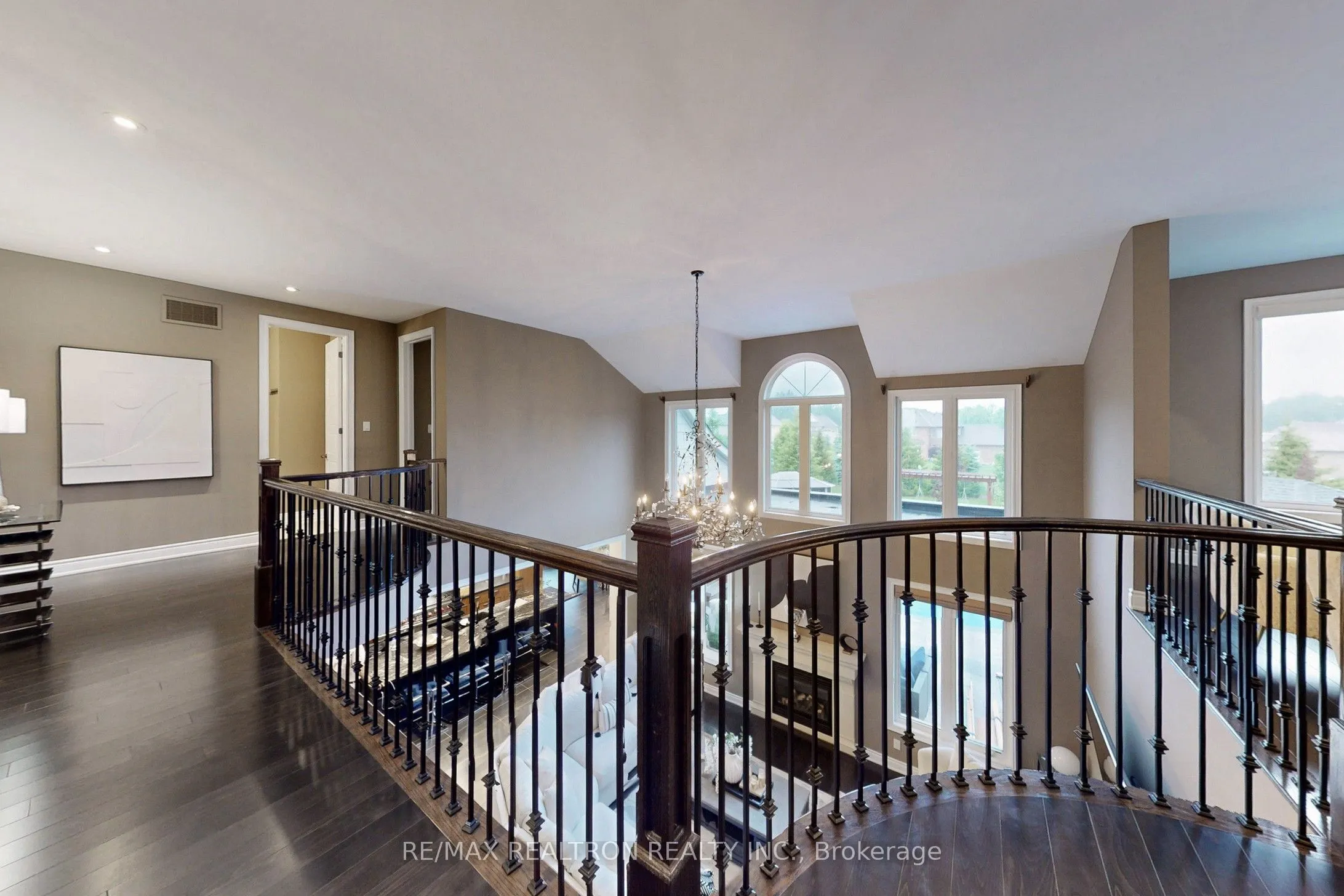 15 Pine Vista Avenue