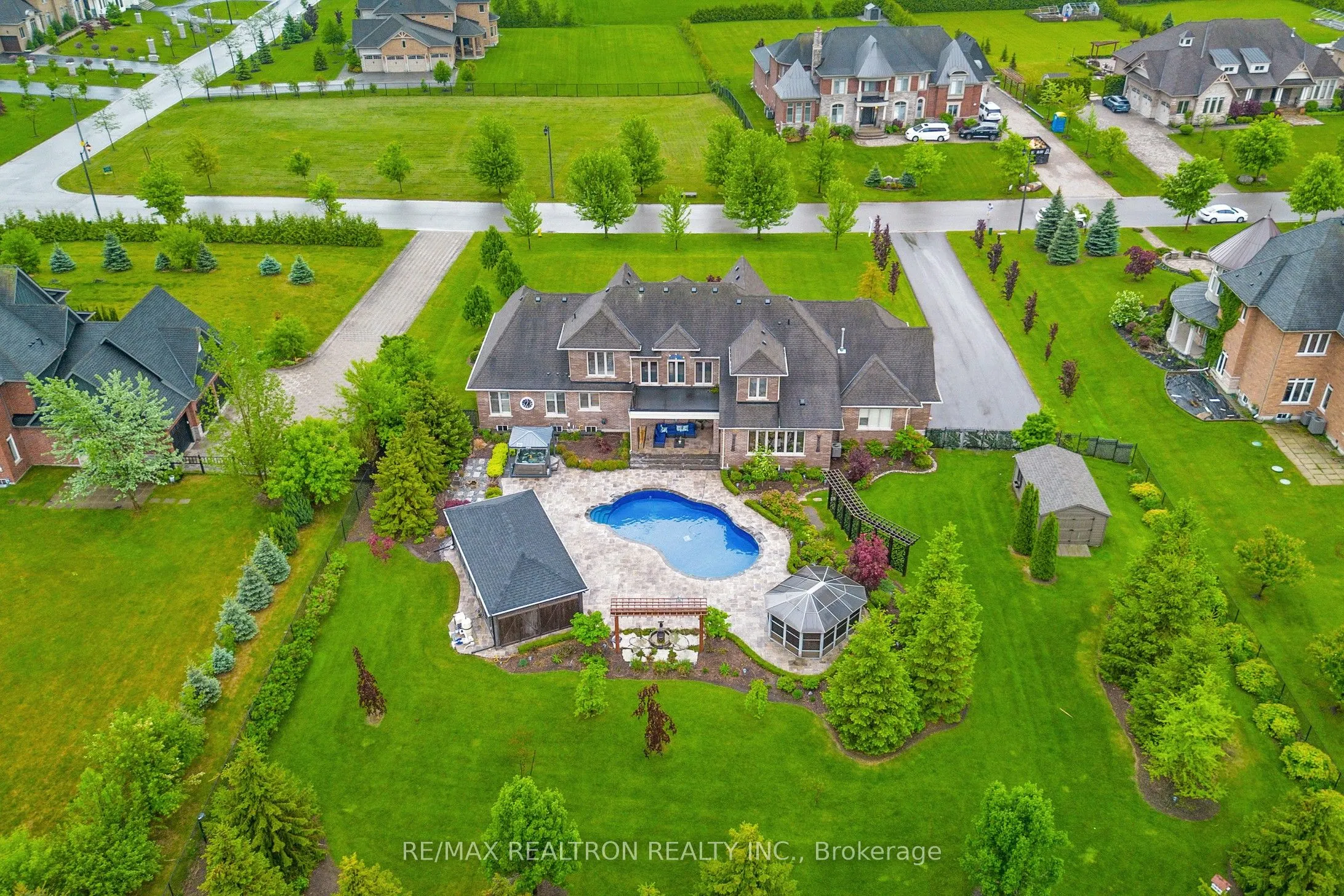 15 Pine Vista Avenue