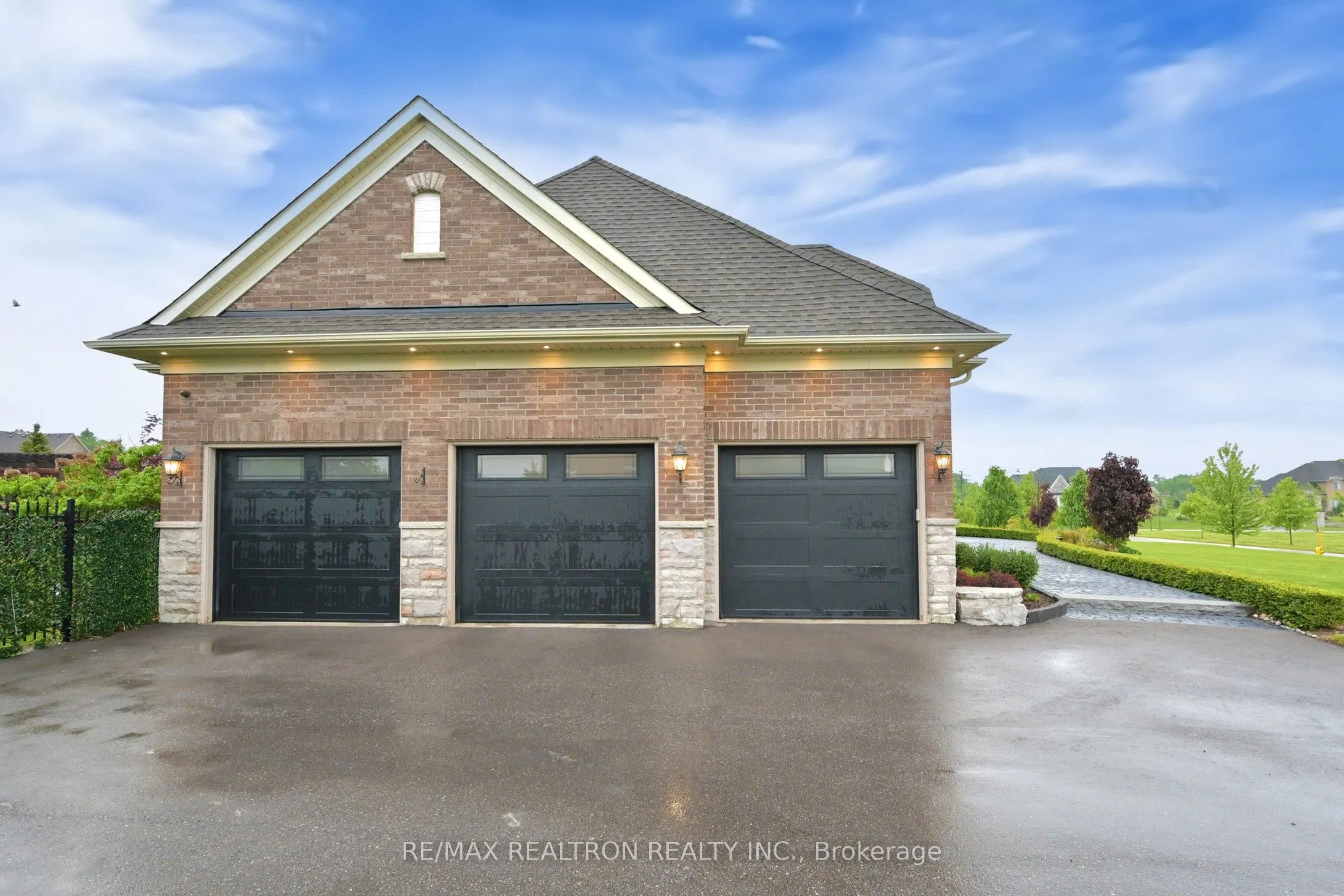 15 Pine Vista Avenue