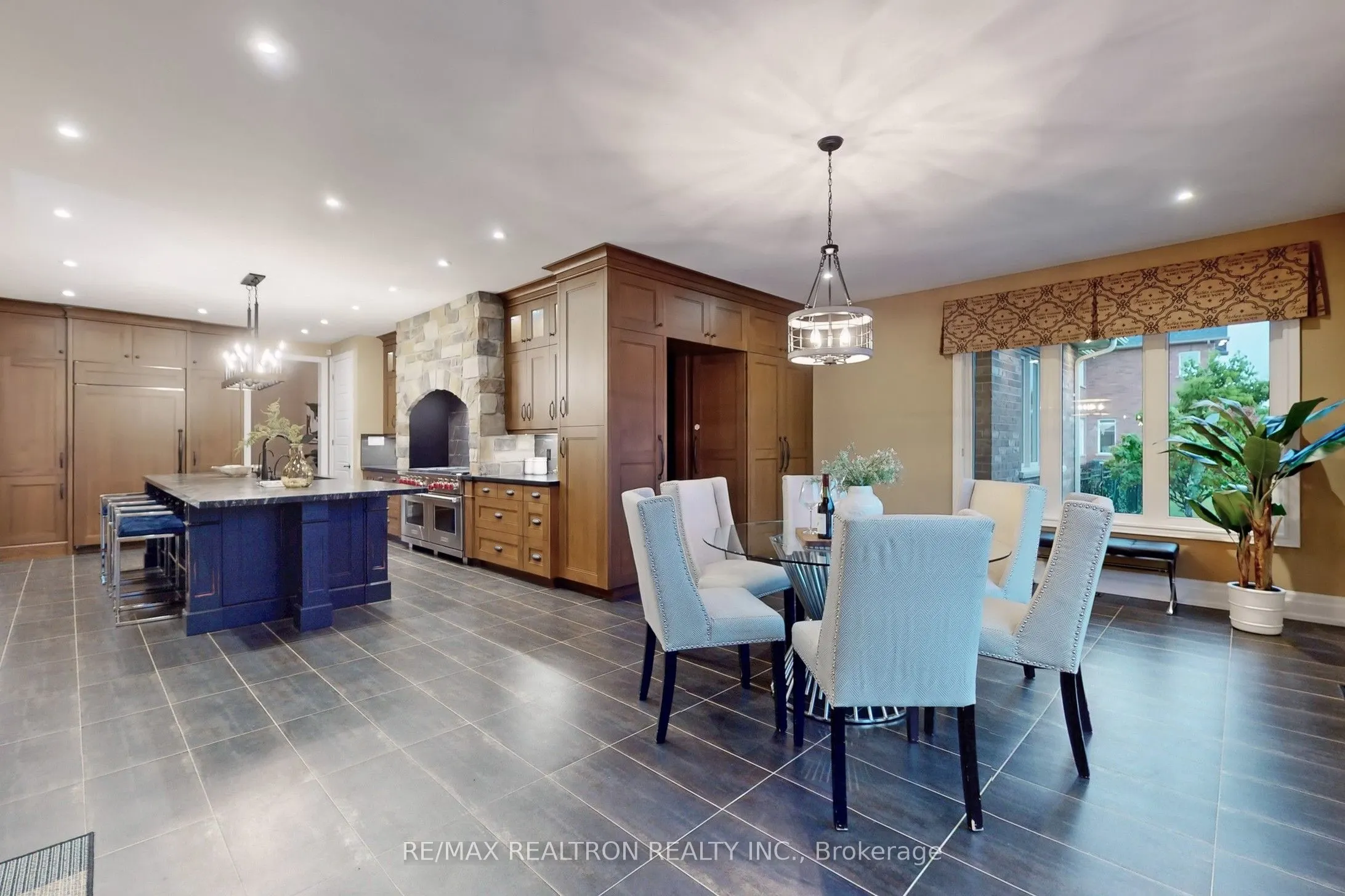 15 Pine Vista Avenue