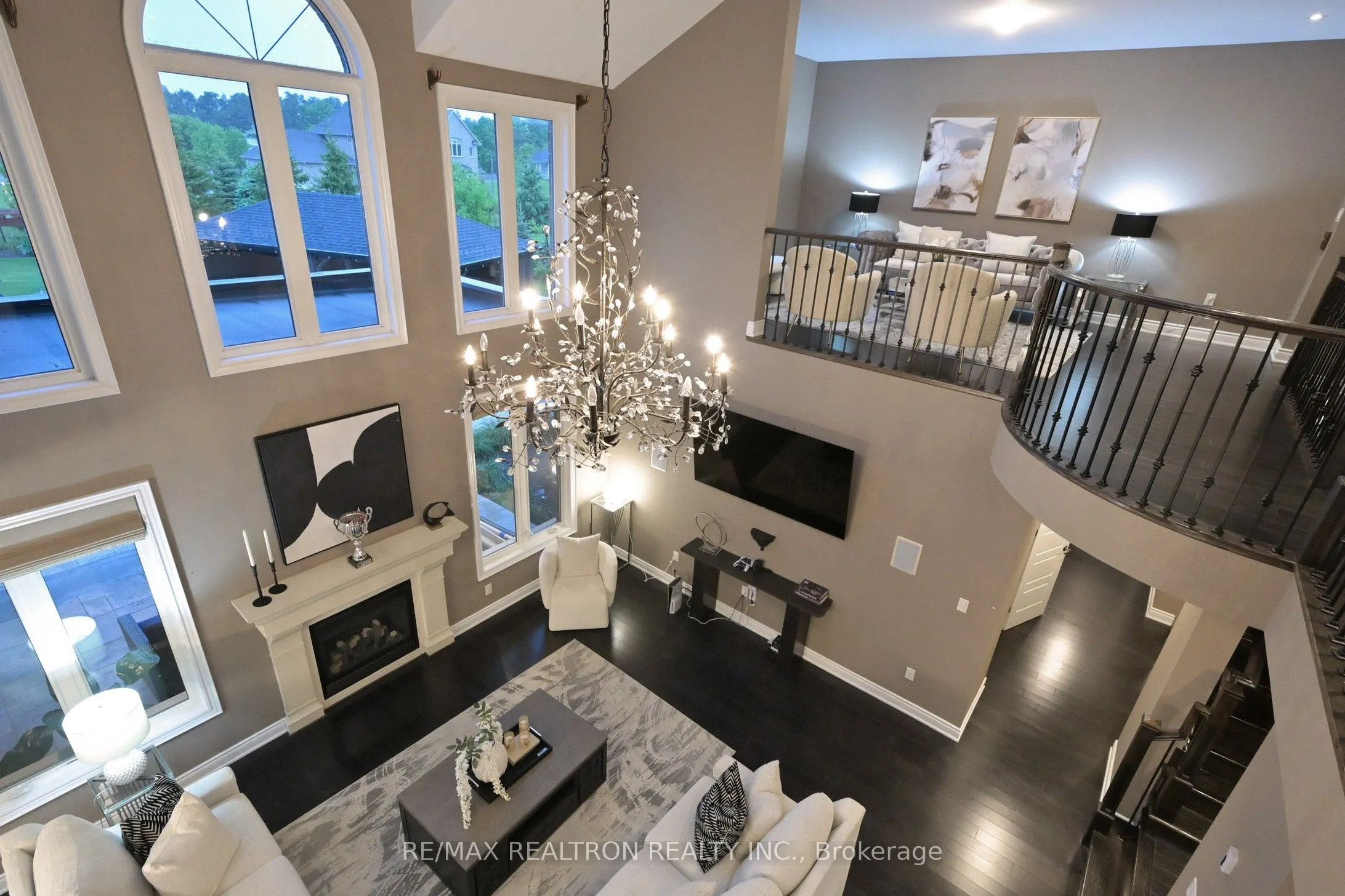 15 Pine Vista Avenue