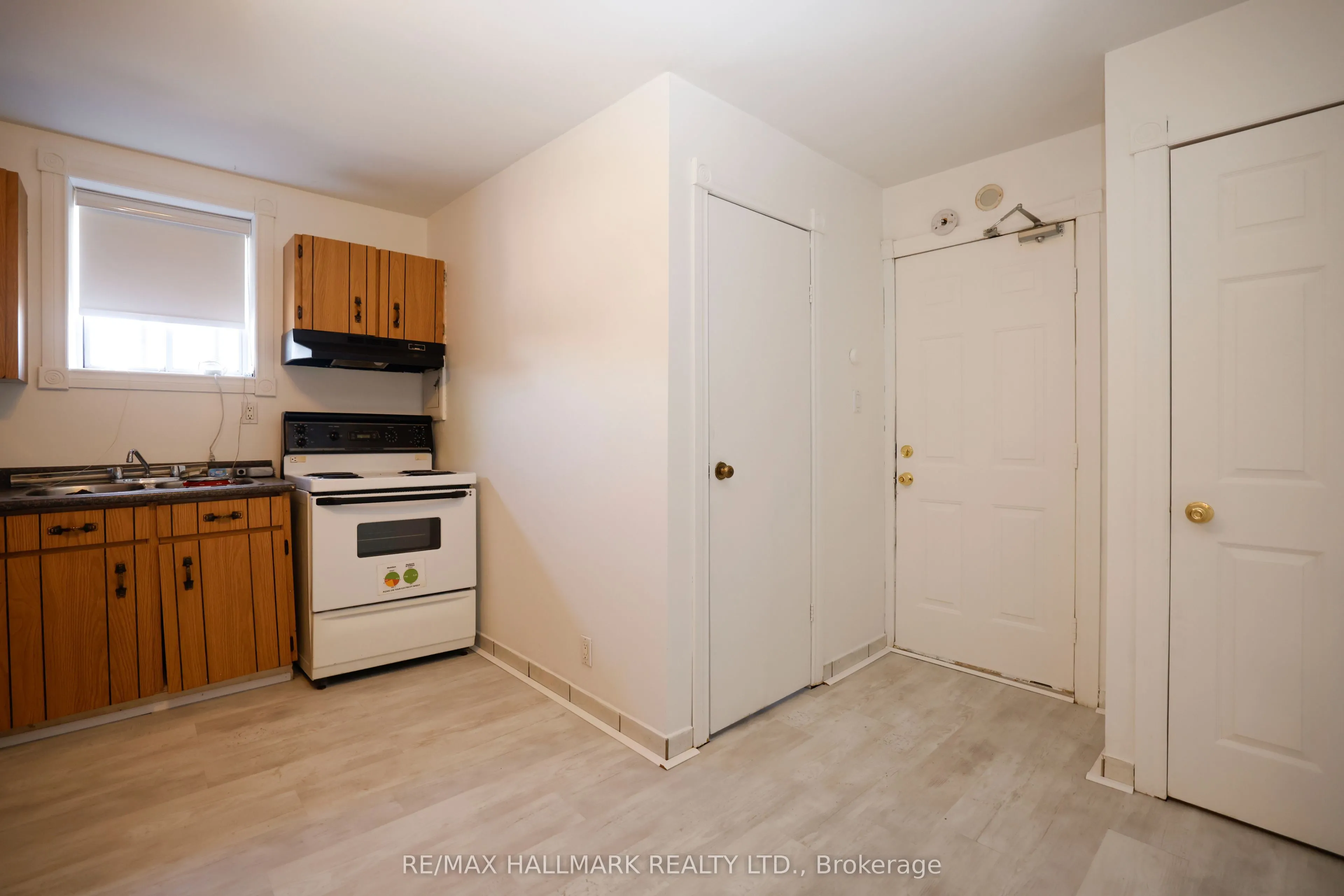 37 Holland Street W #2