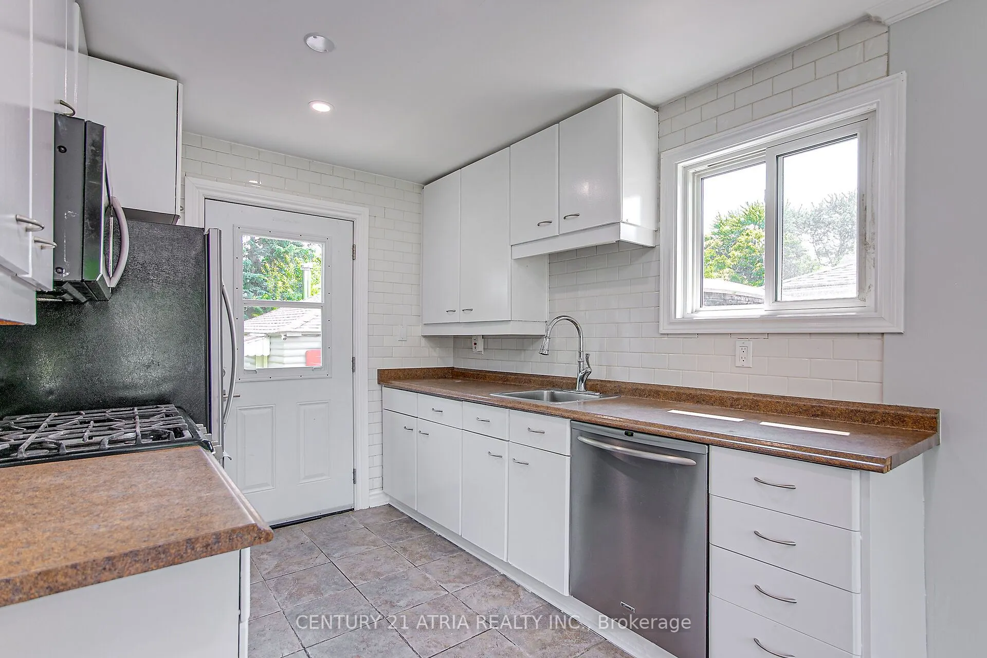 904 Maplewood Drive