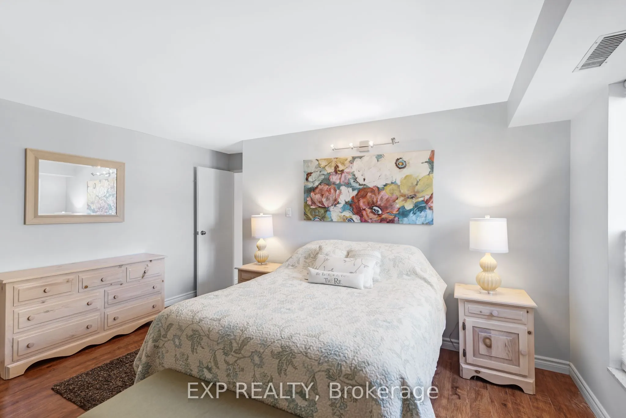 15390 Yonge Street, #104