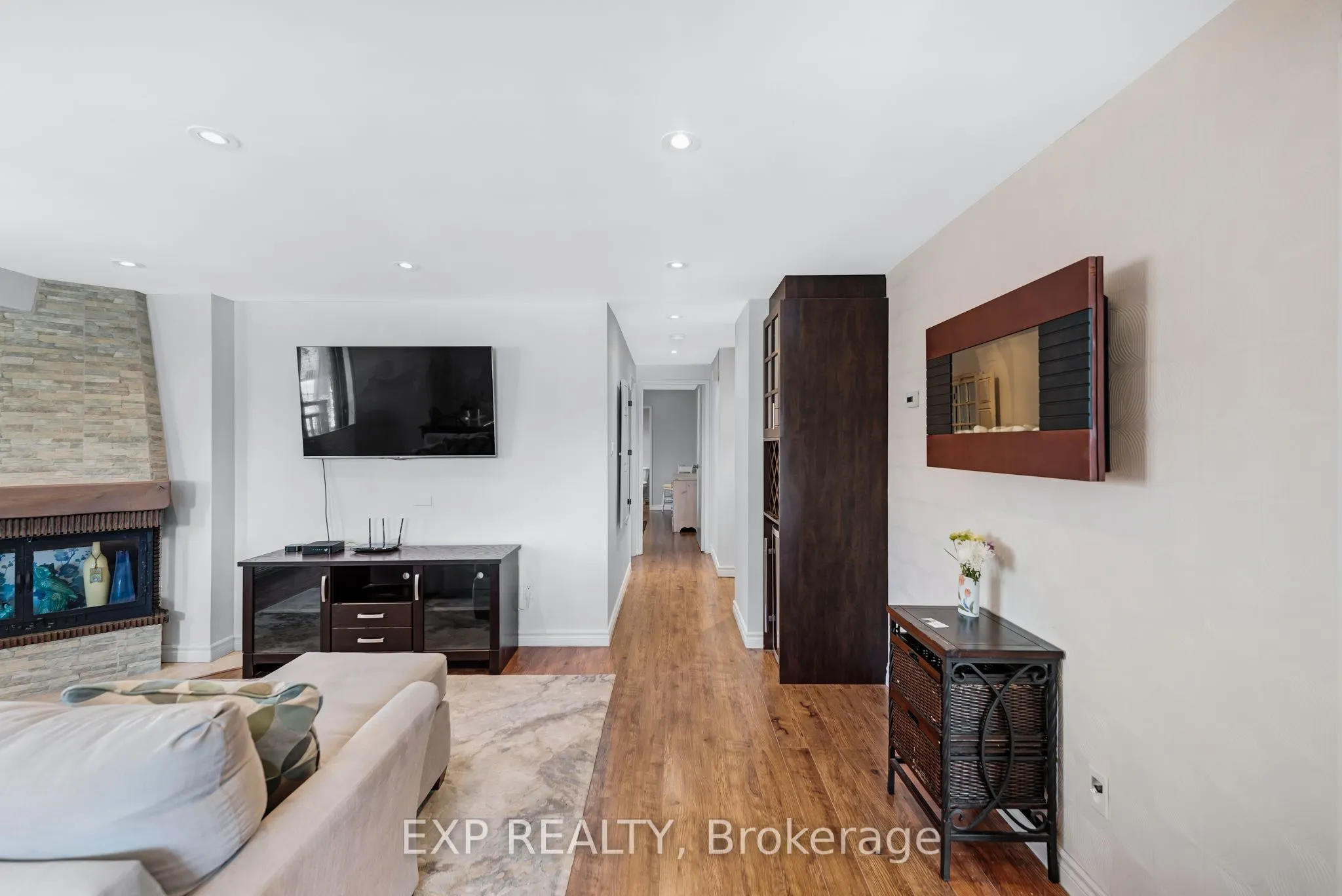 15390 Yonge Street, #104