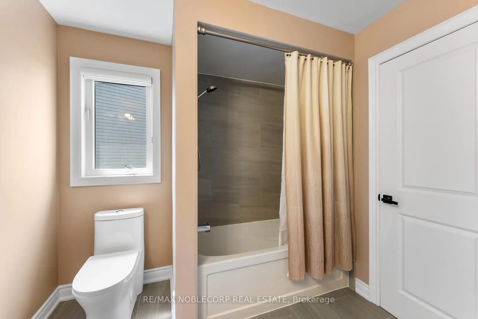 174 Strachan Trail
