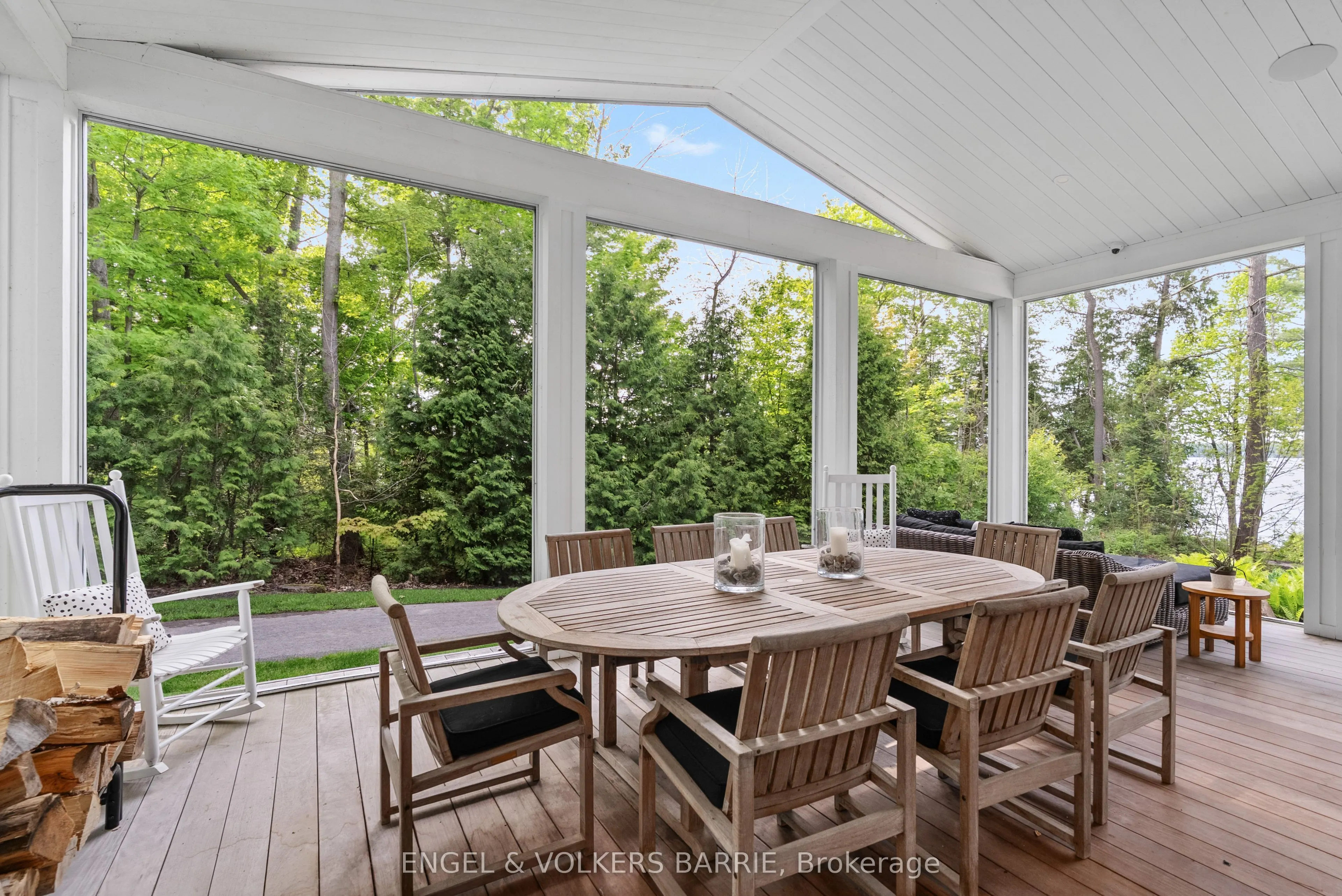 880 Shoreview Drive