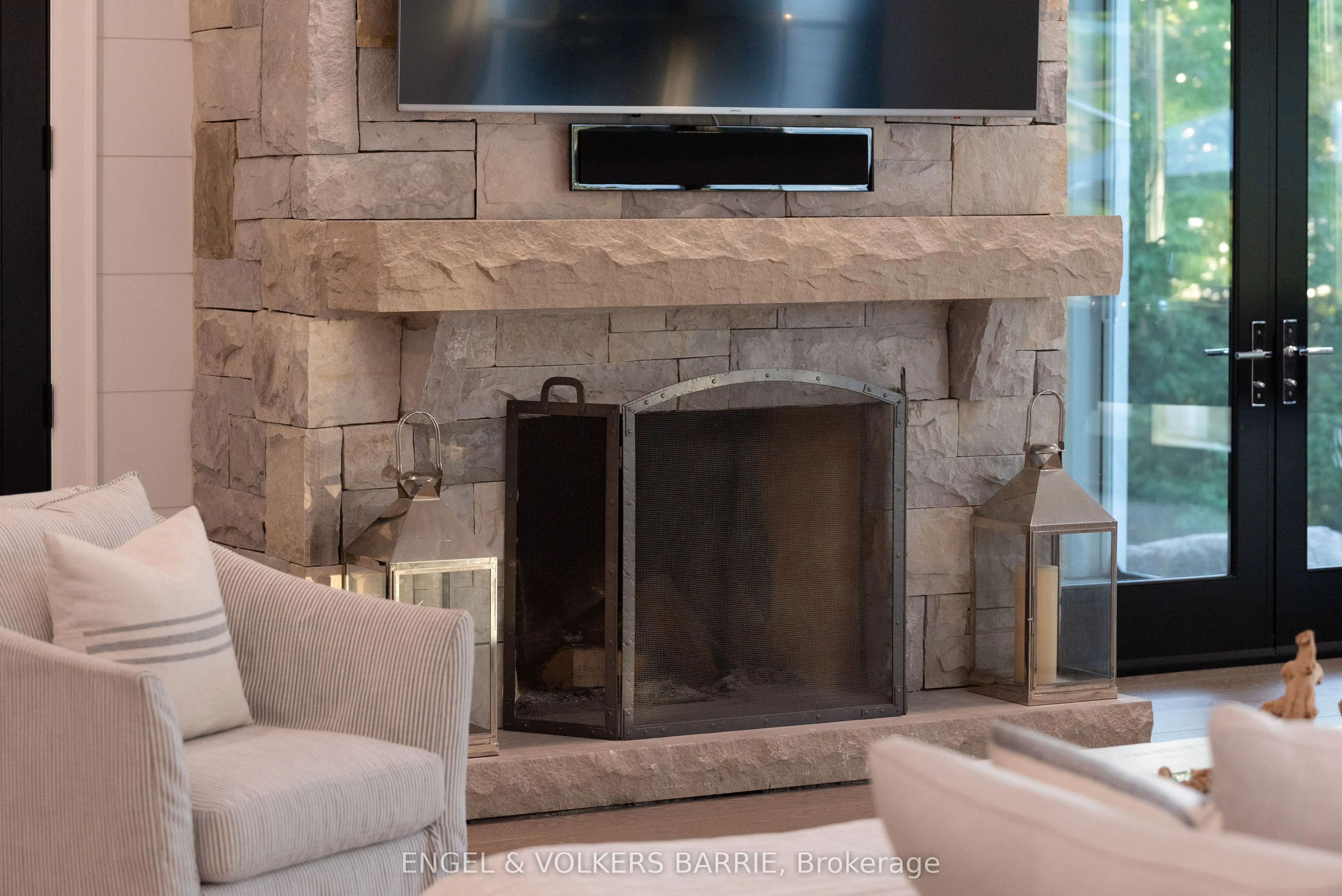 880 Shoreview Drive