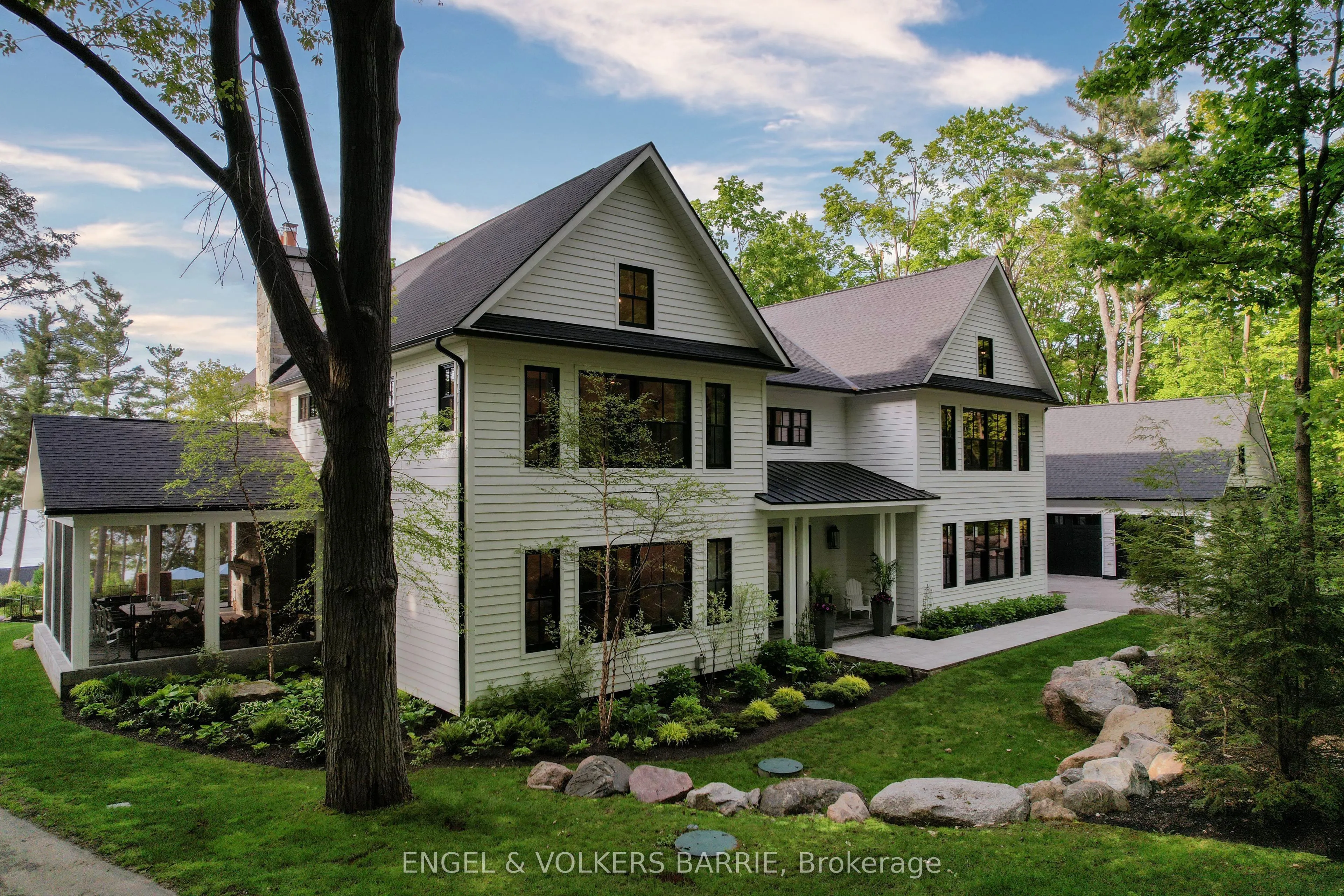 880 Shoreview Drive