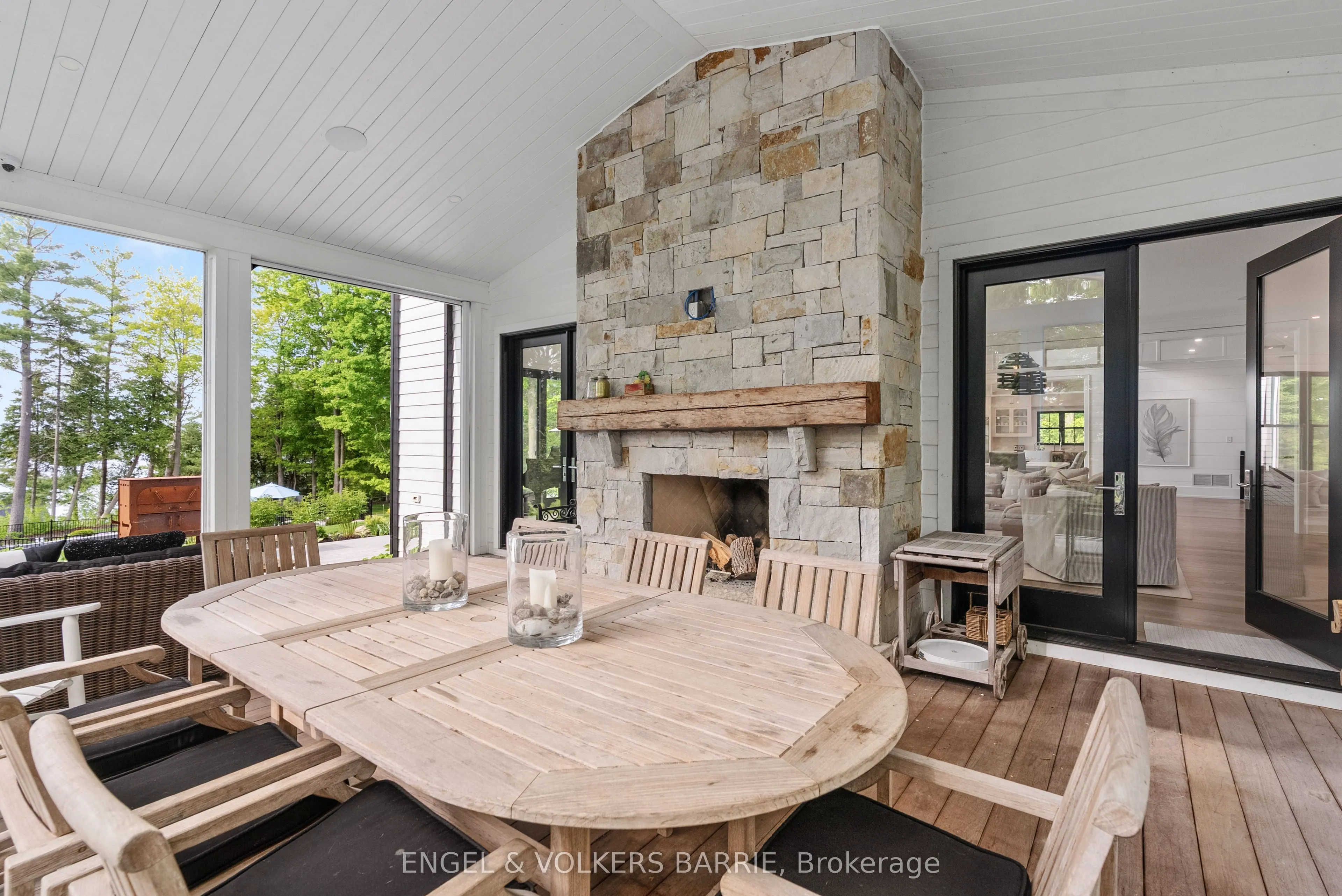 880 Shoreview Drive