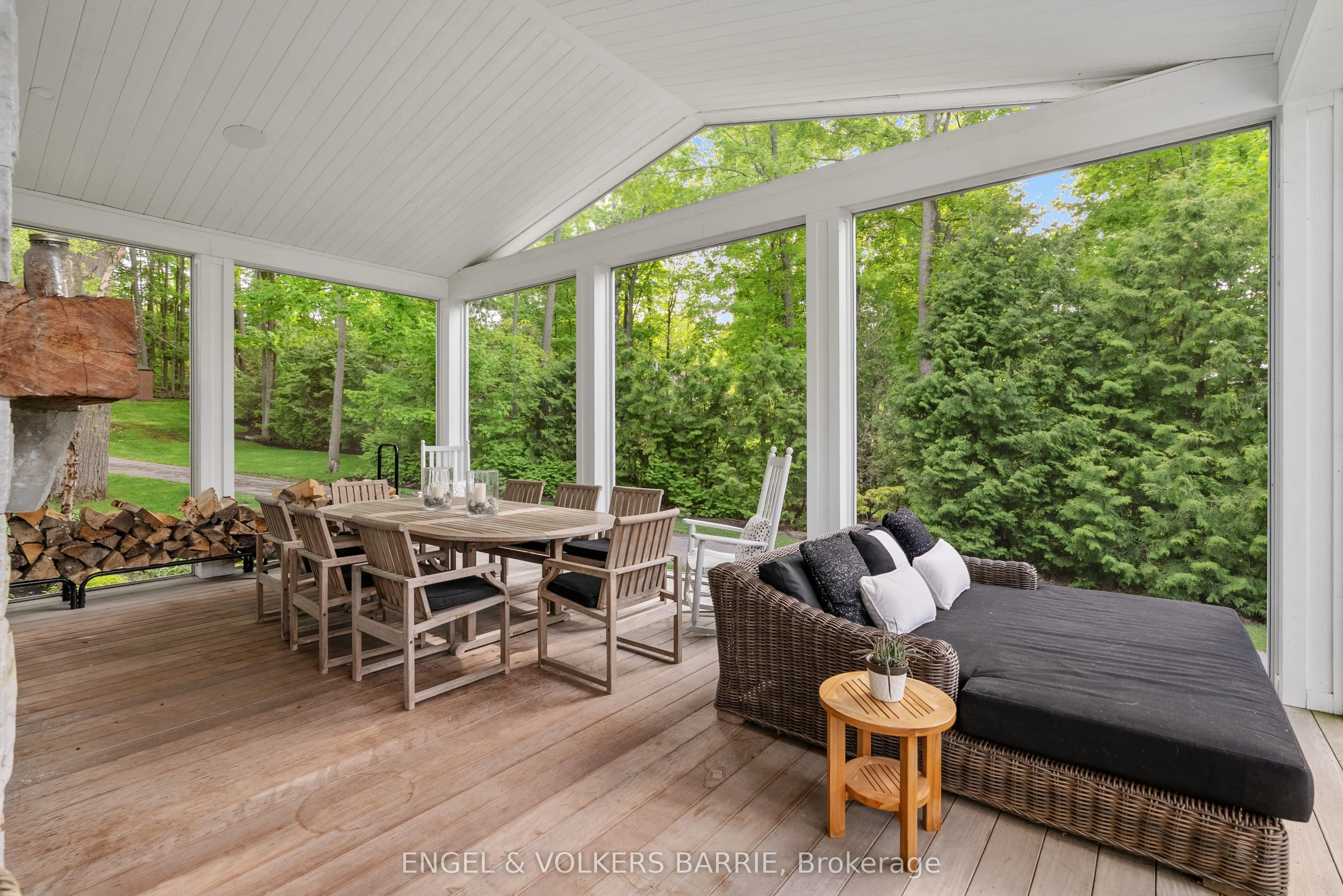 880 Shoreview Drive