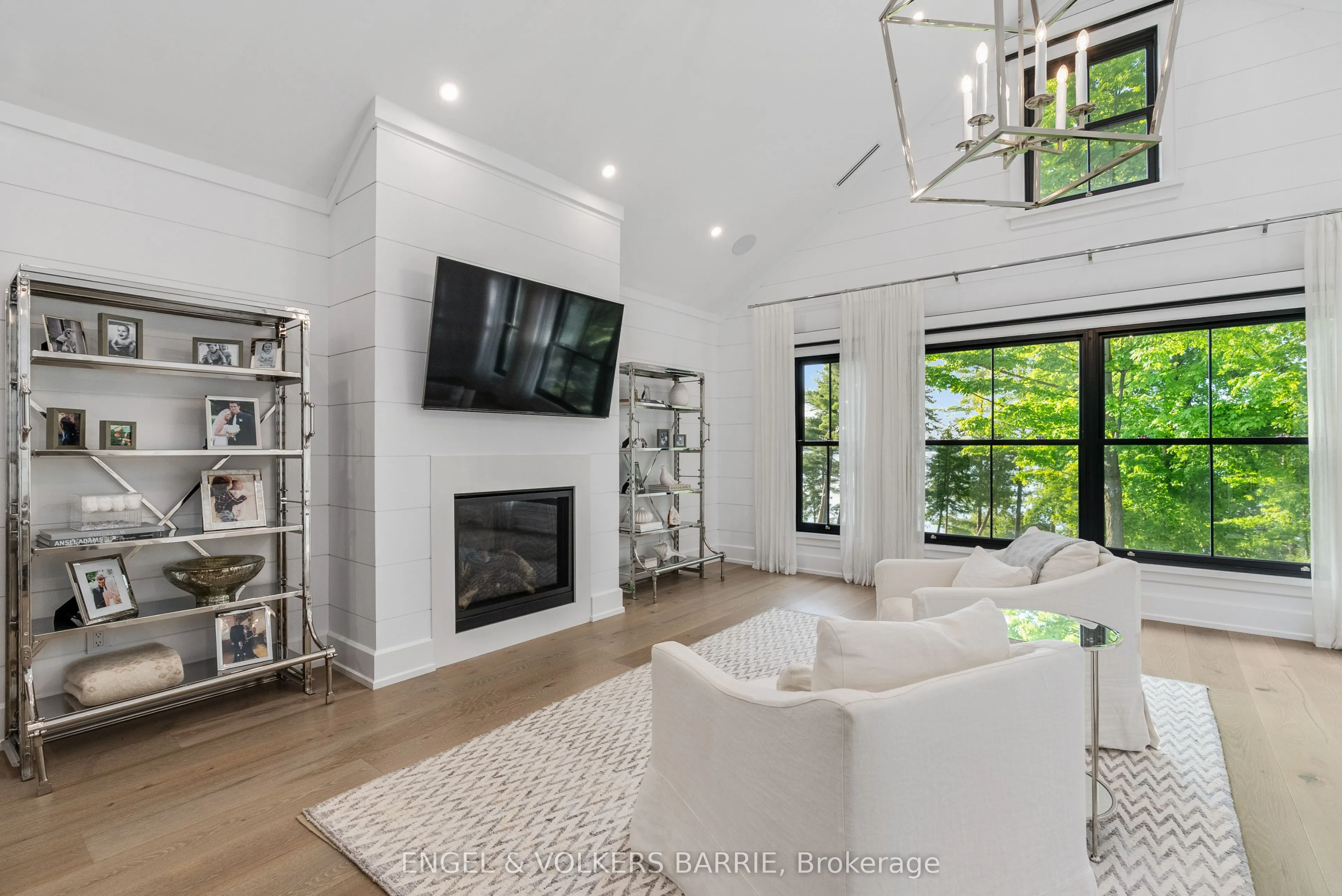 880 Shoreview Drive
