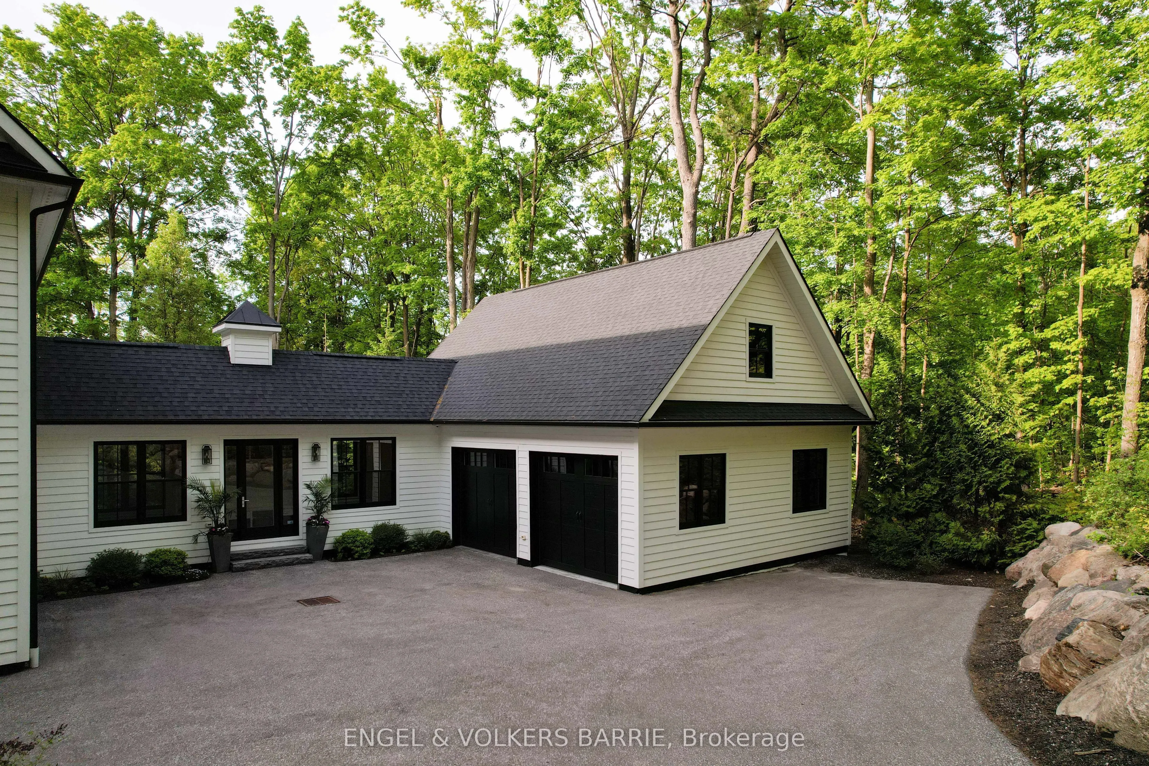 880 Shoreview Drive