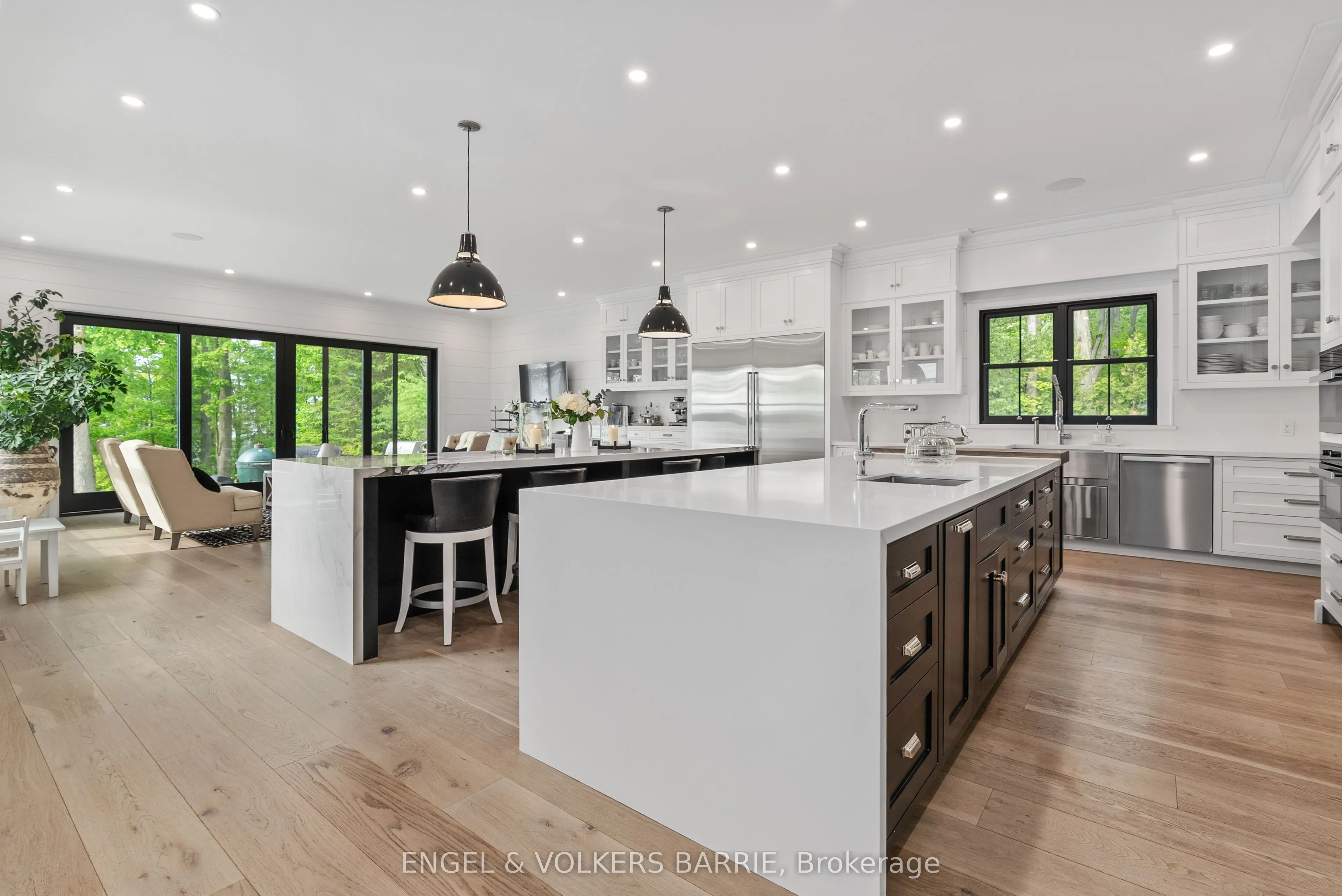 880 Shoreview Drive