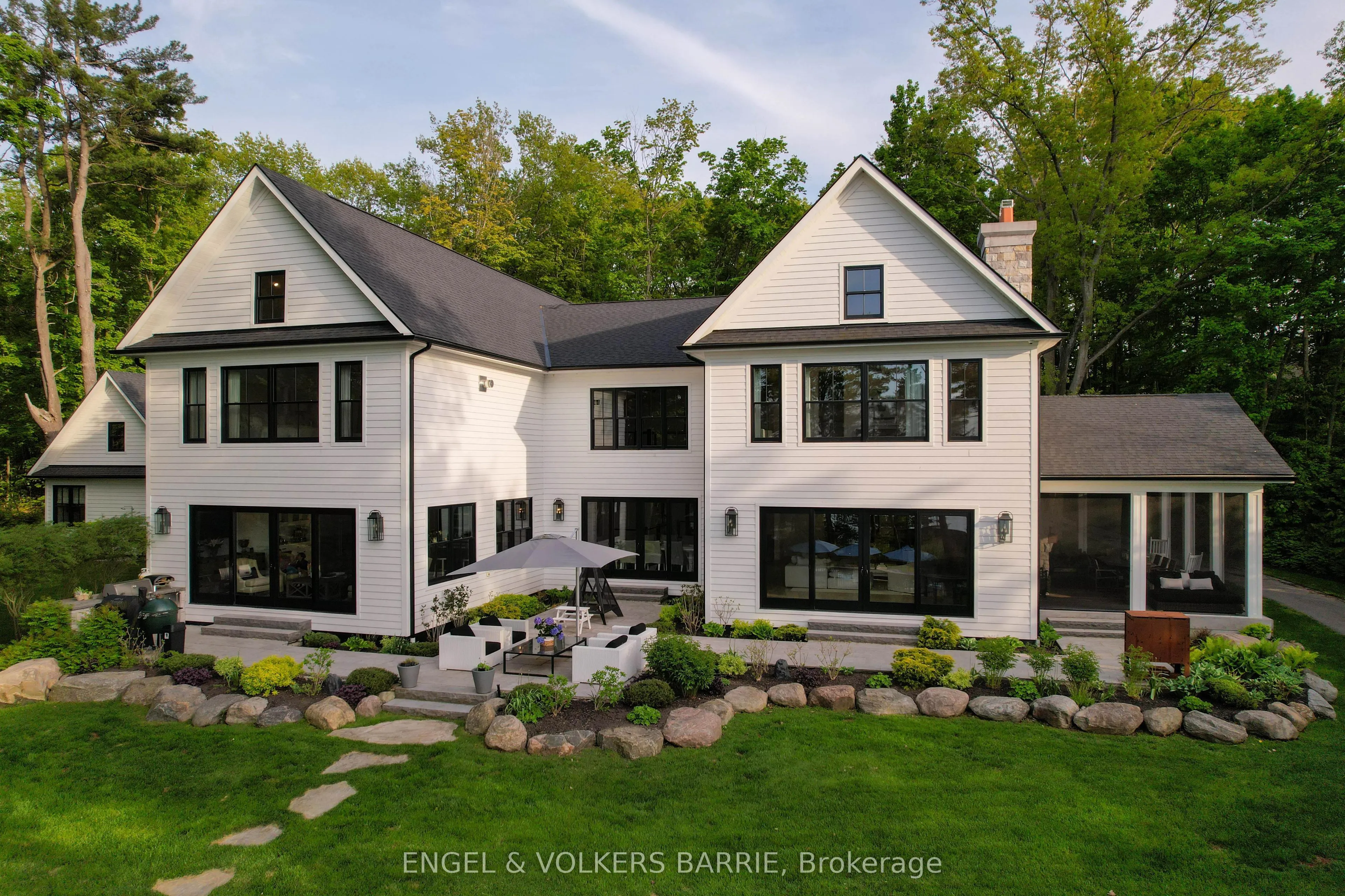 880 Shoreview Drive