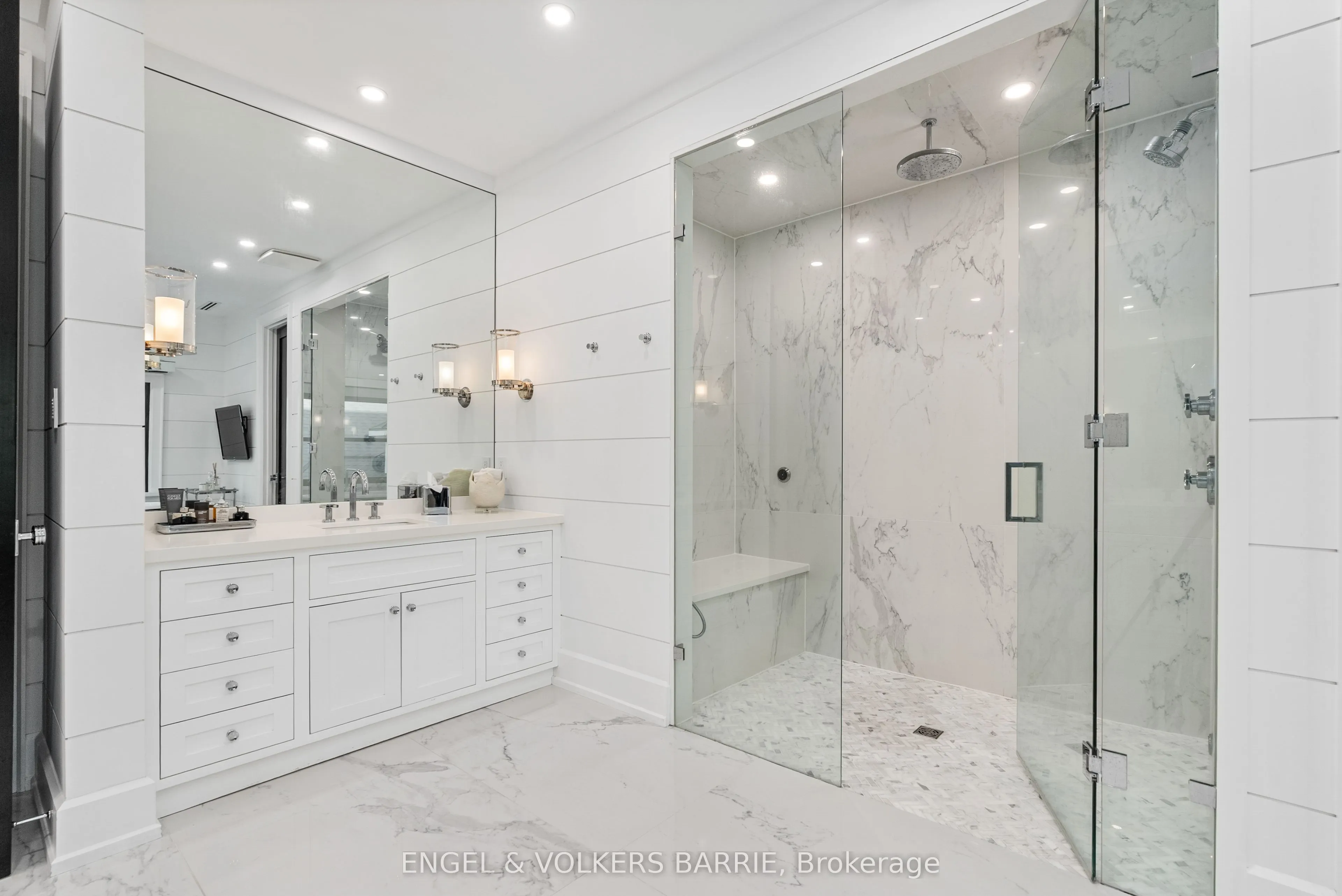 880 Shoreview Drive