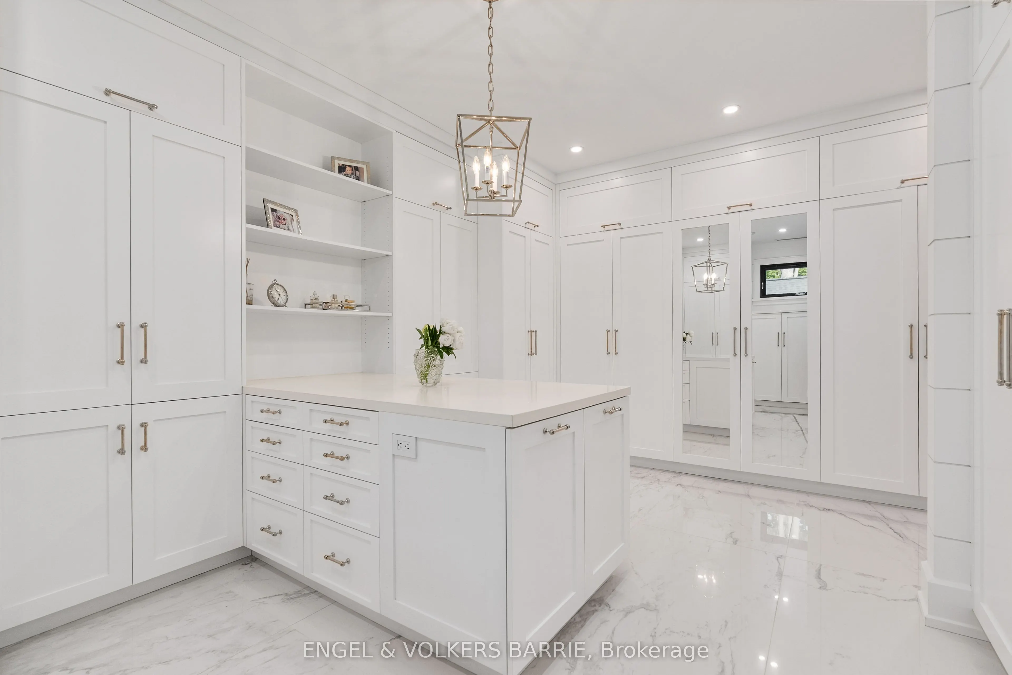 880 Shoreview Drive