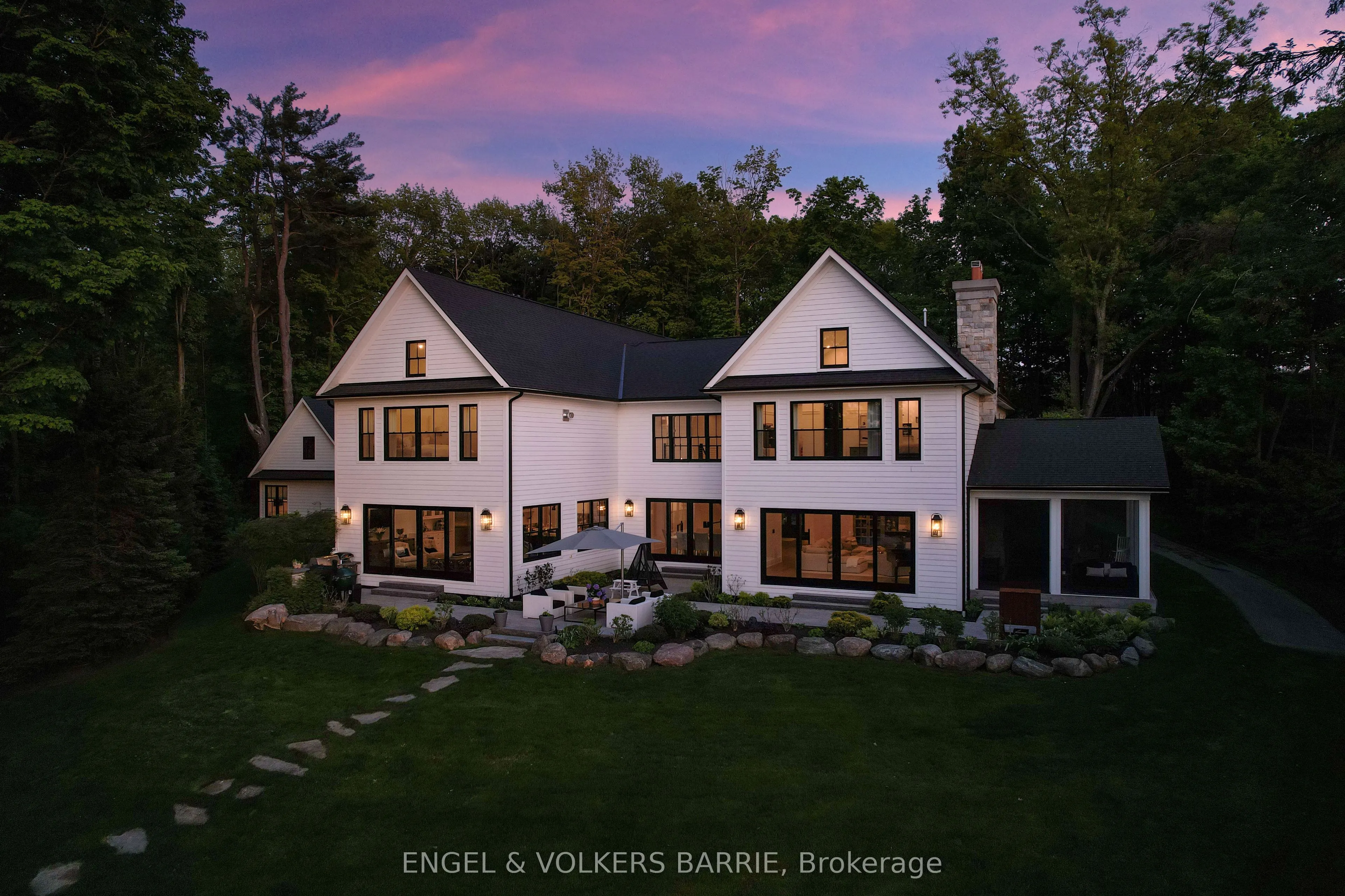 880 Shoreview Drive