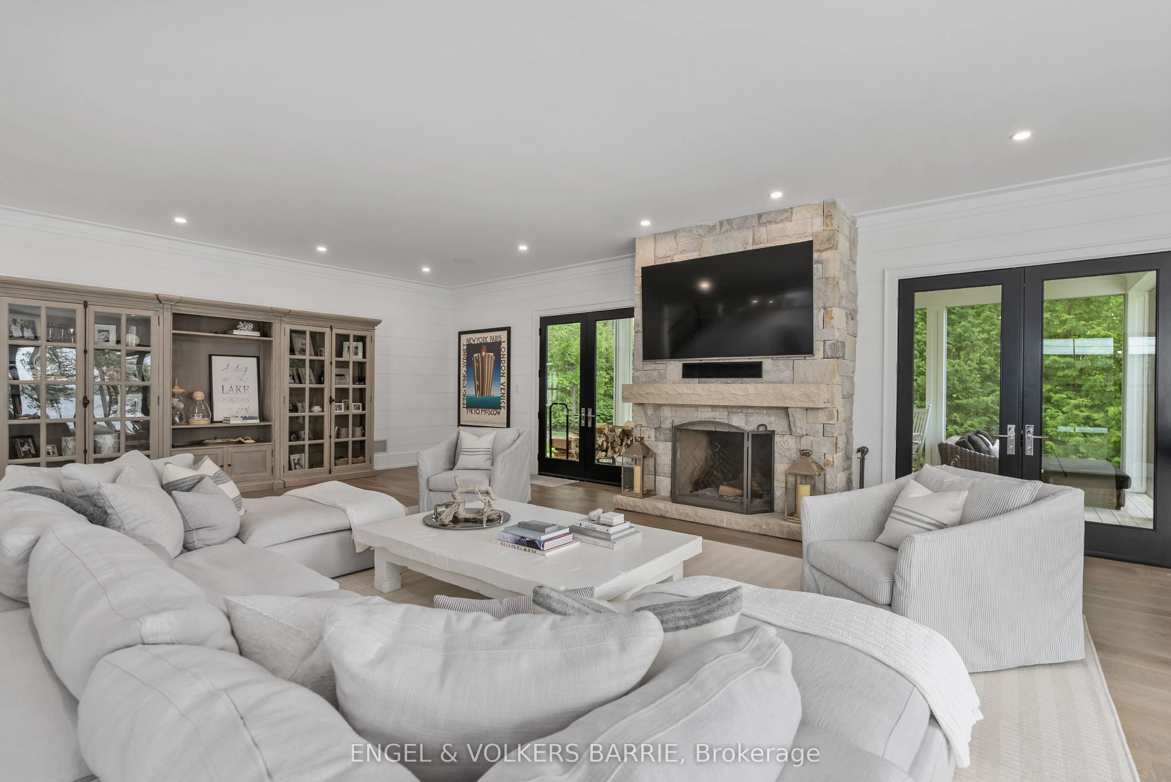 880 Shoreview Drive