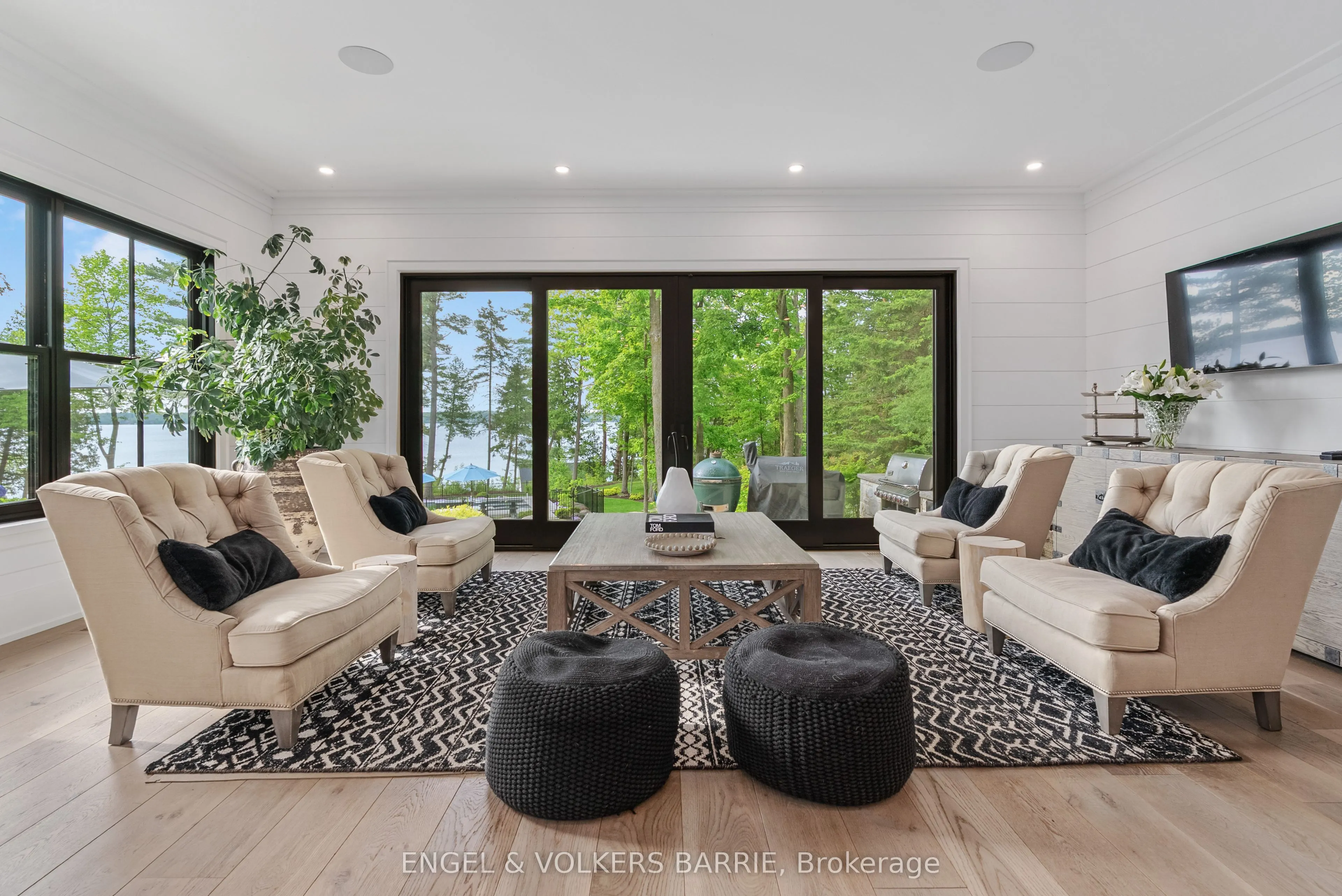 880 Shoreview Drive