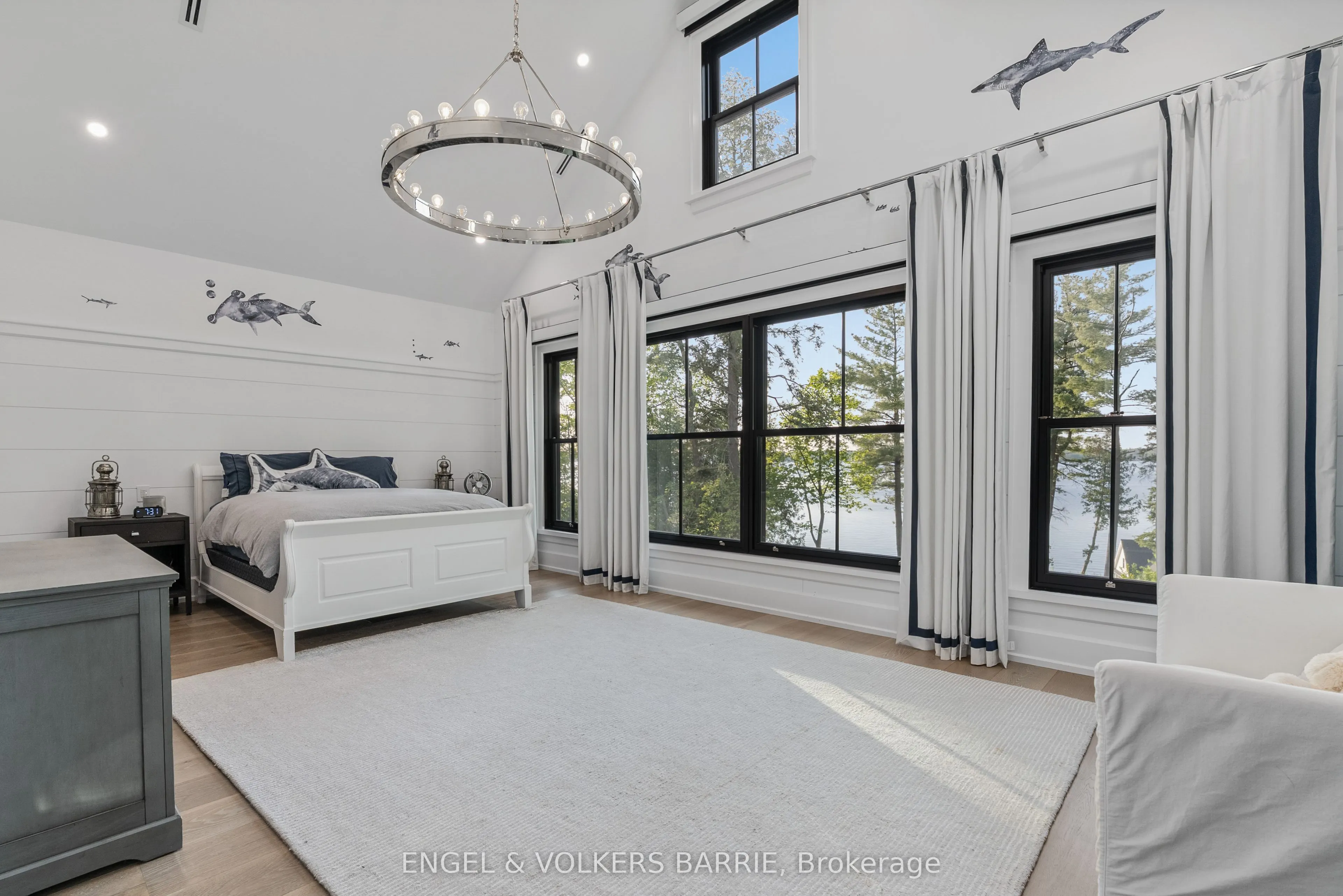 880 Shoreview Drive