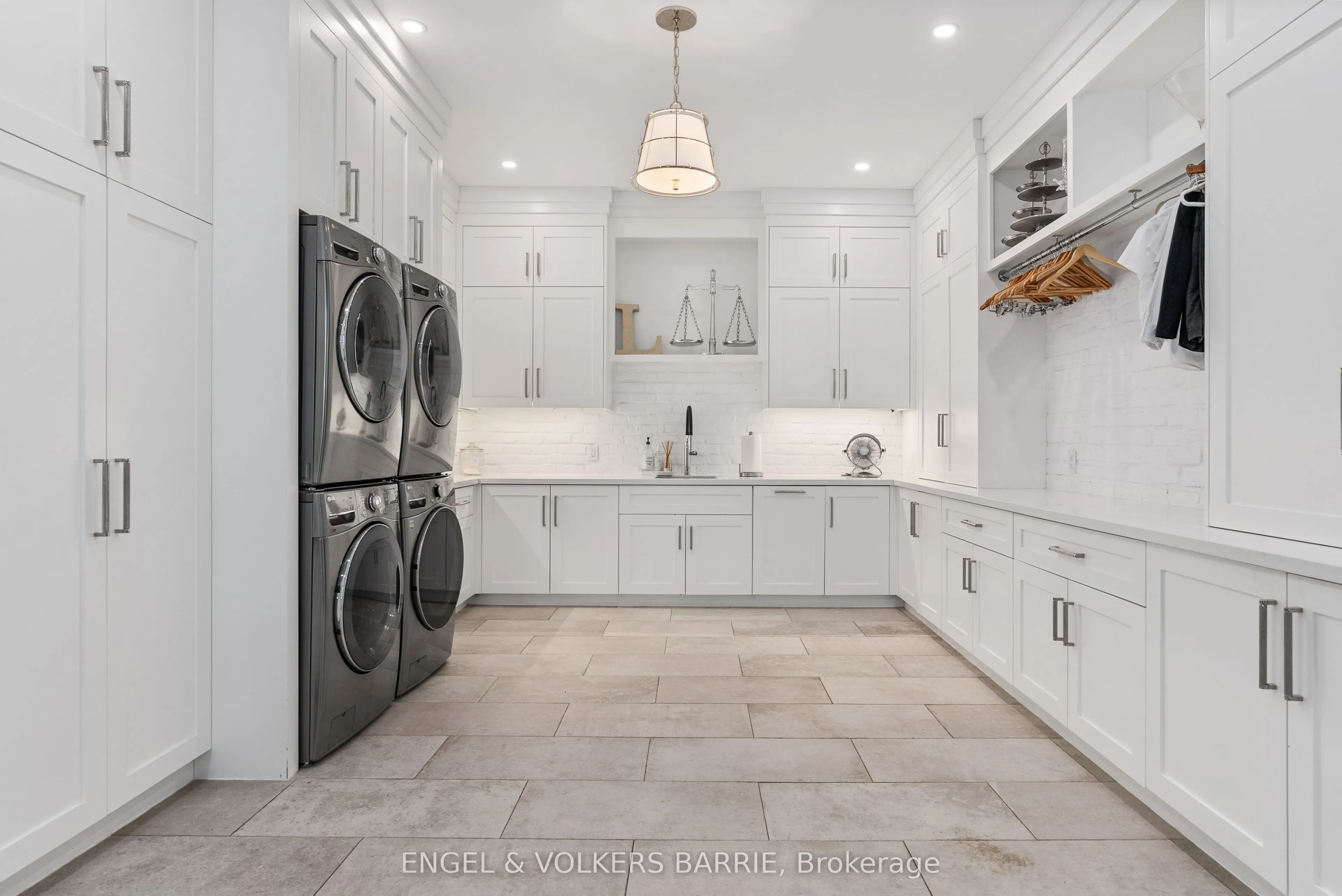 880 Shoreview Drive