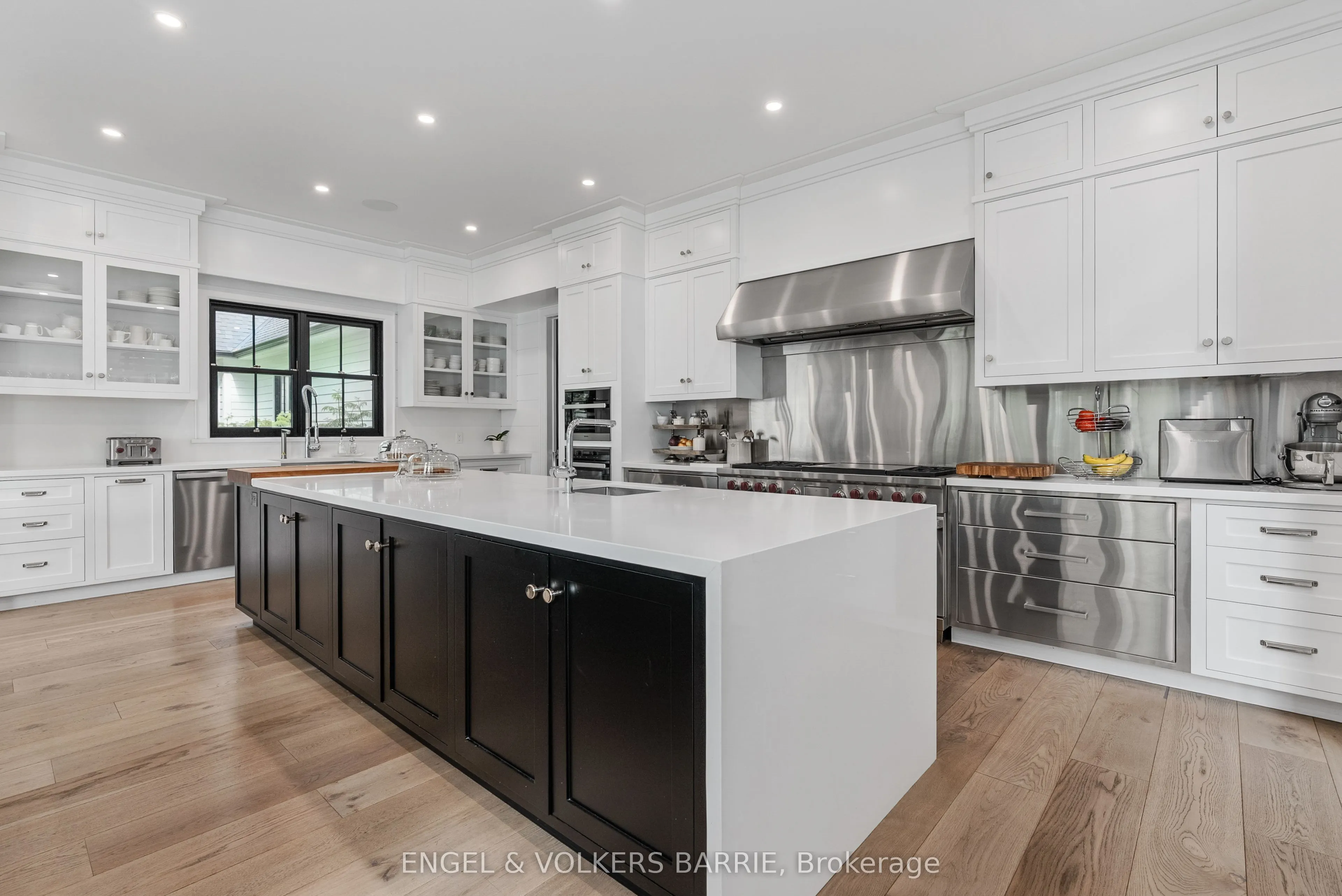 880 Shoreview Drive