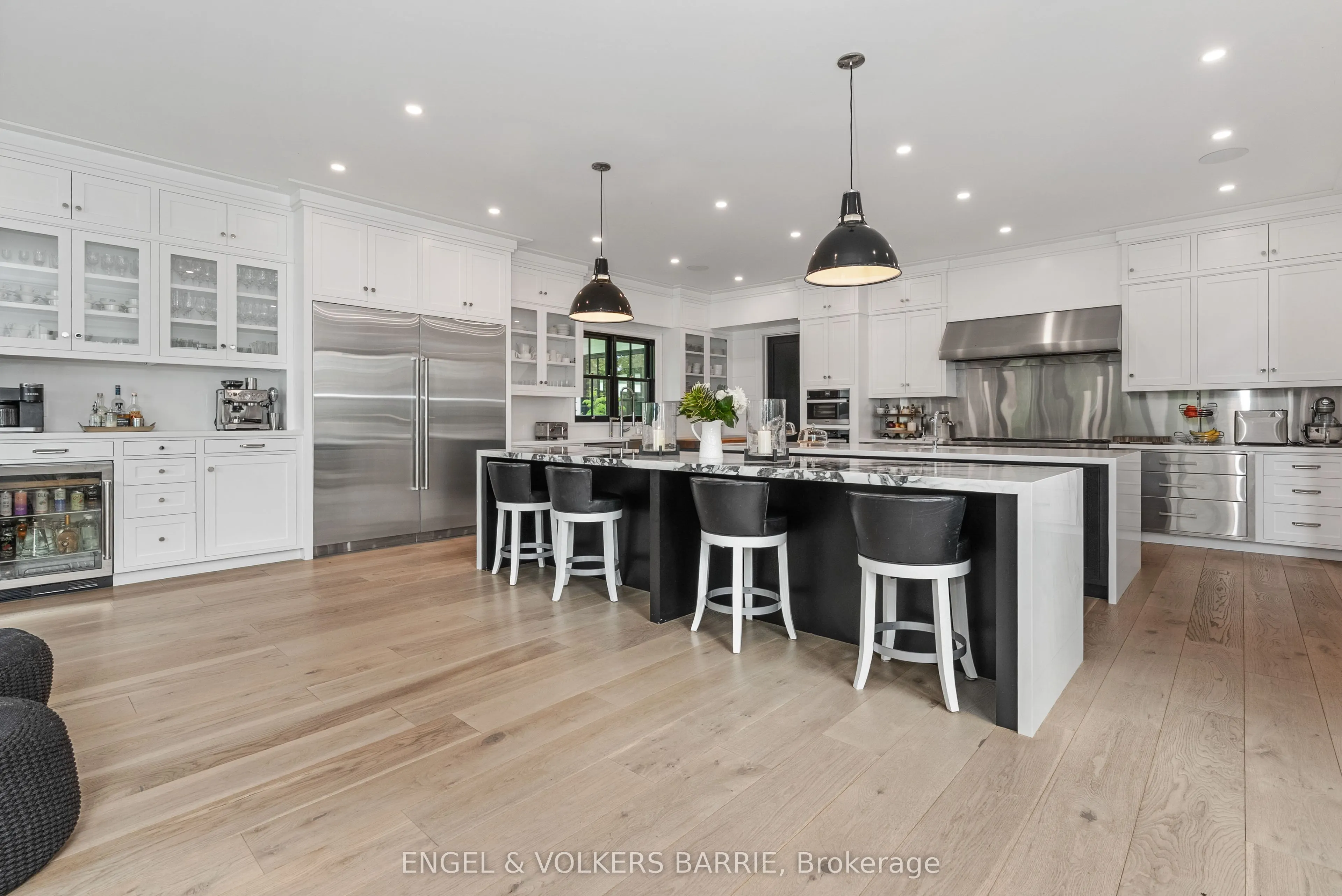 880 Shoreview Drive