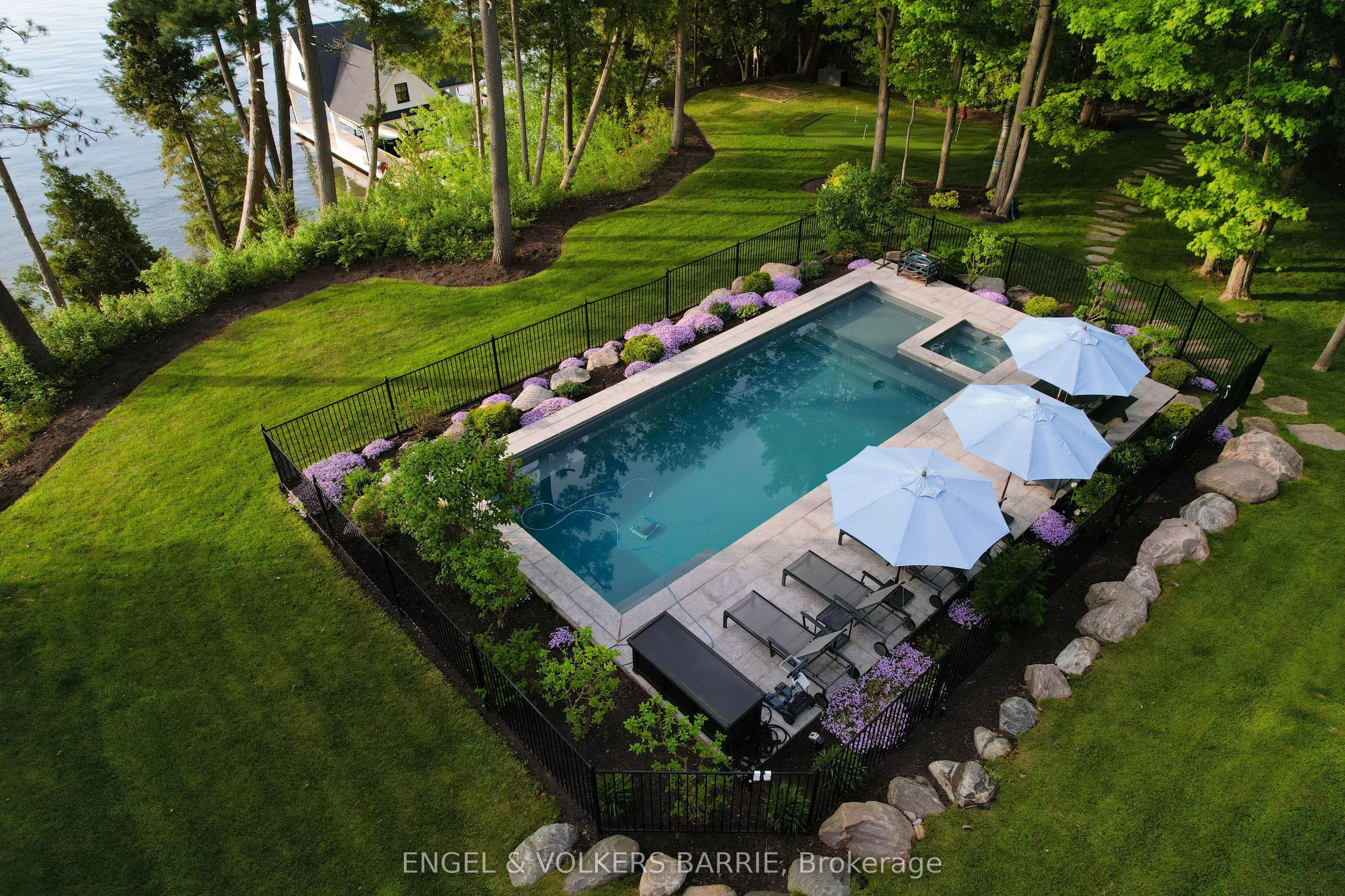 880 Shoreview Drive