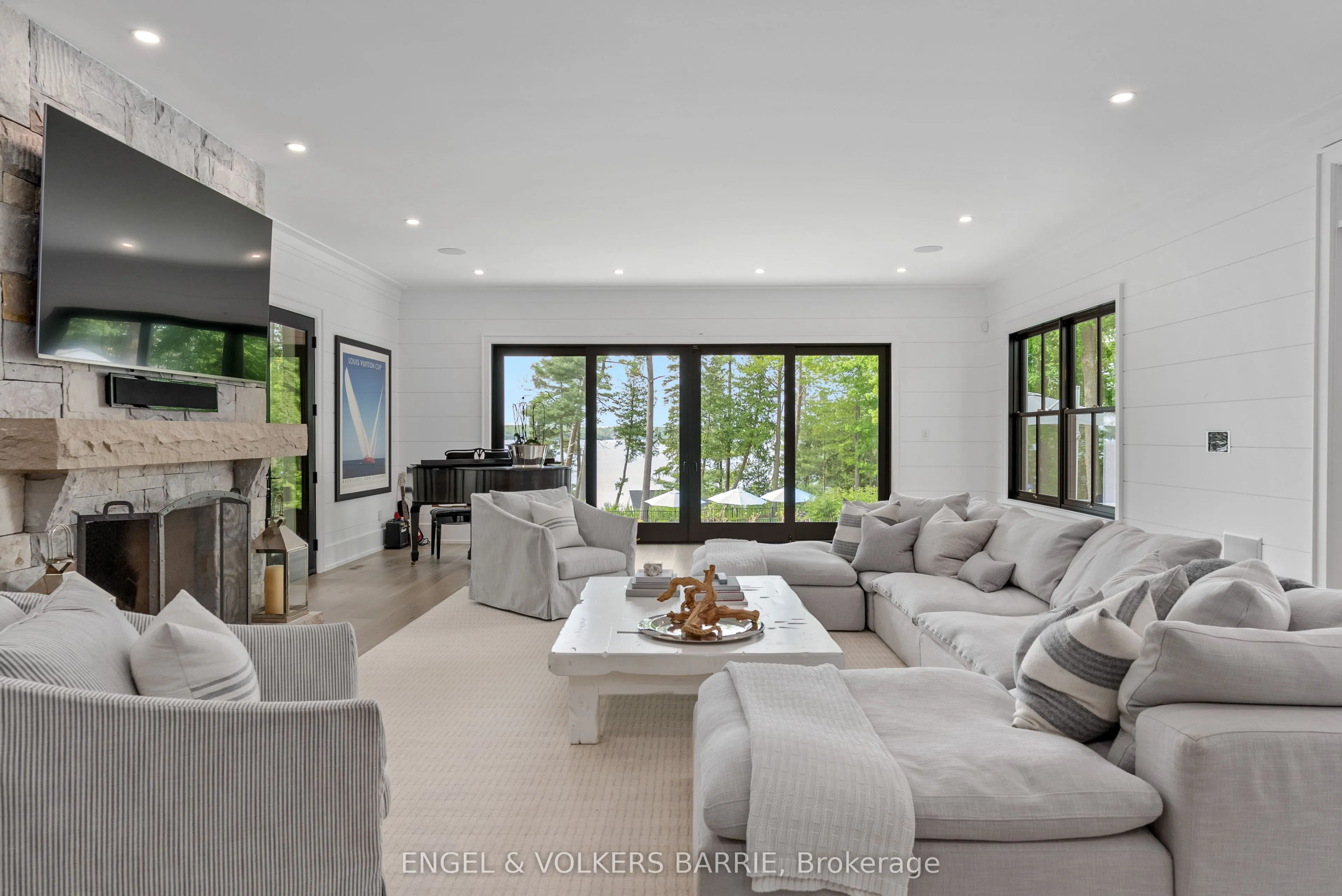 880 Shoreview Drive