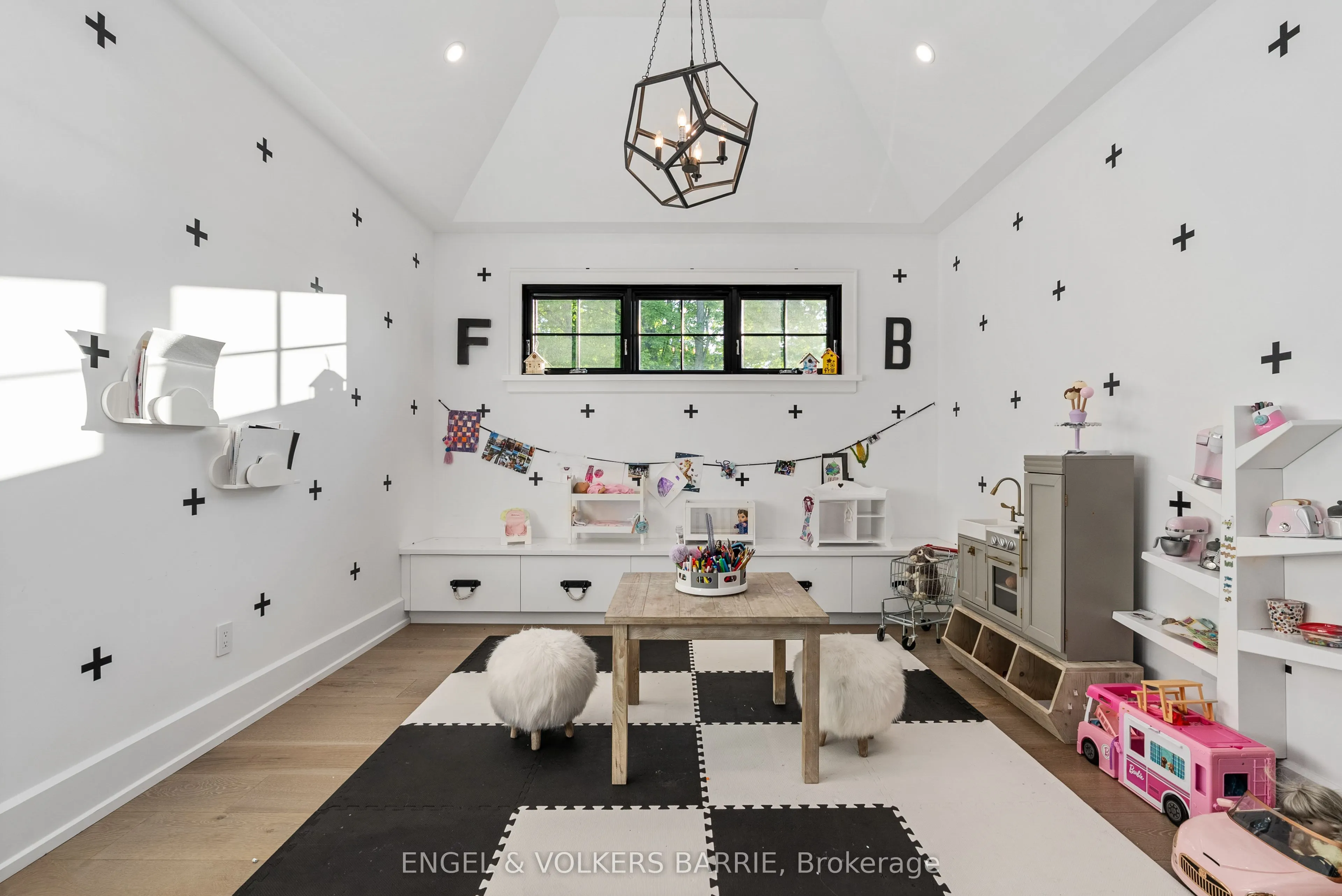880 Shoreview Drive