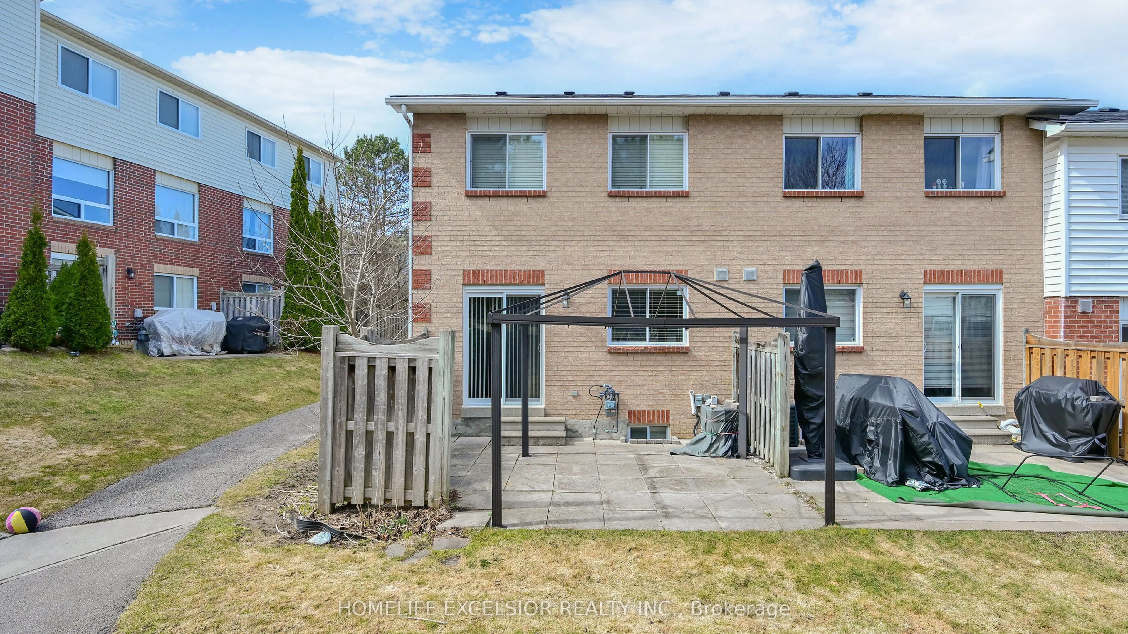 579 Gibney Crescent, #1