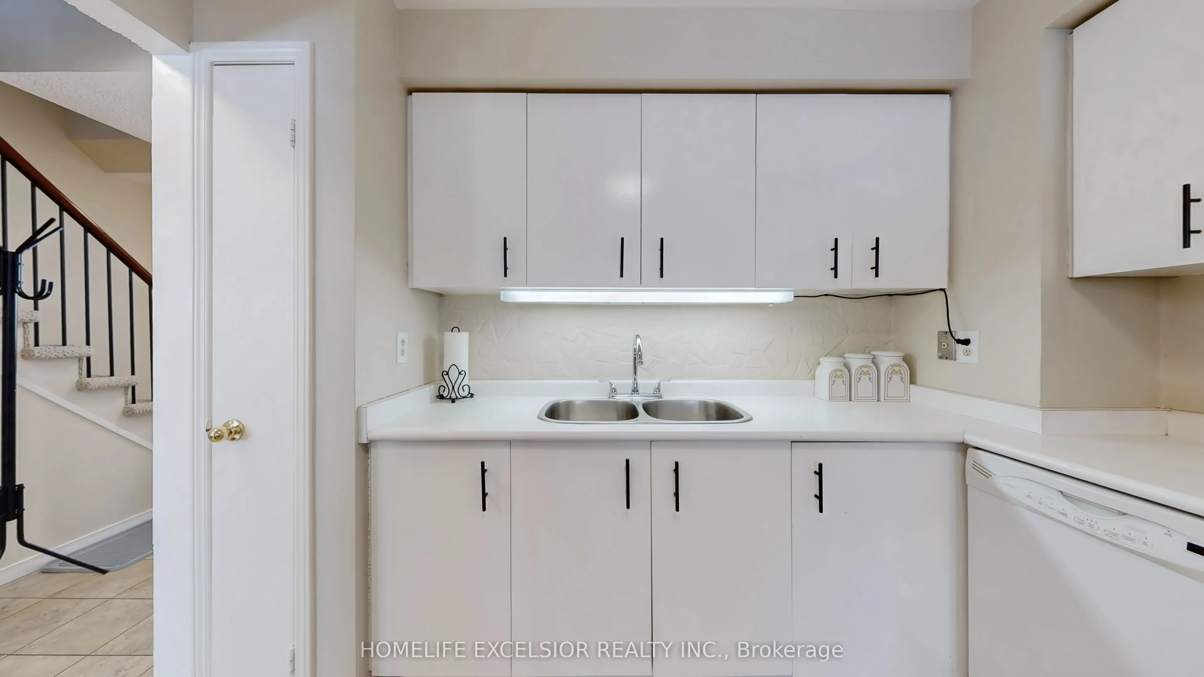 579 Gibney Crescent, #1