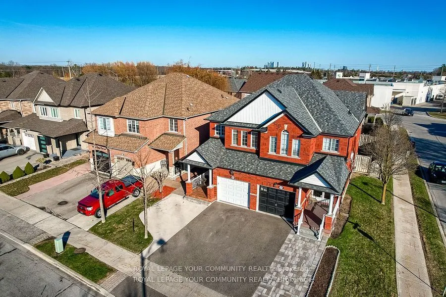 15 Echo Ridge Crescent