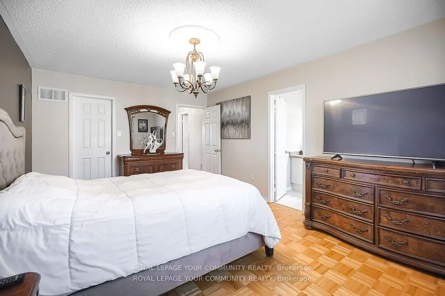 15 Echo Ridge Crescent