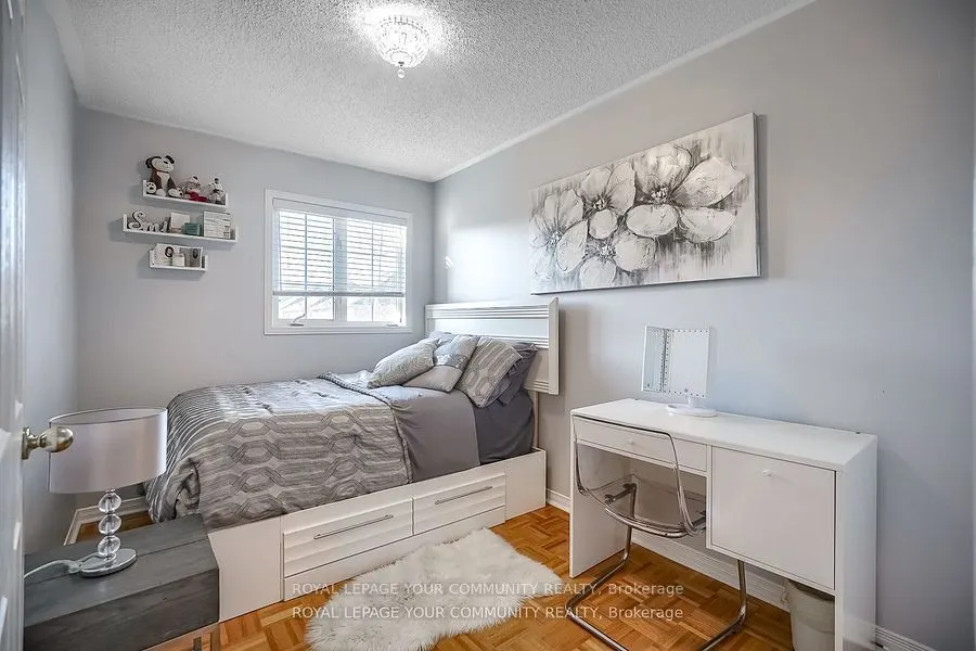 15 Echo Ridge Crescent