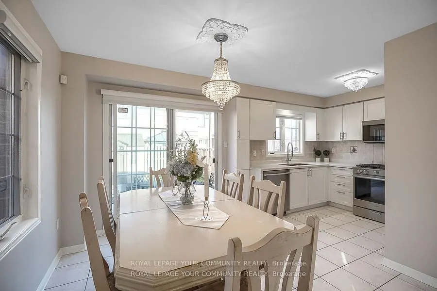 15 Echo Ridge Crescent