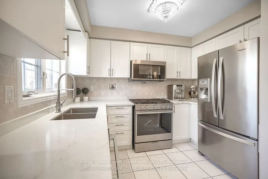 15 Echo Ridge Crescent