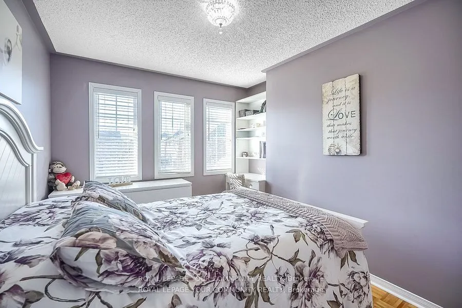 15 Echo Ridge Crescent