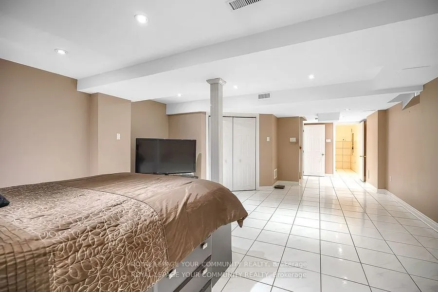 15 Echo Ridge Crescent