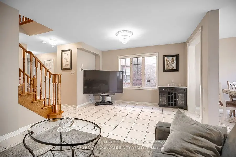 15 Echo Ridge Crescent