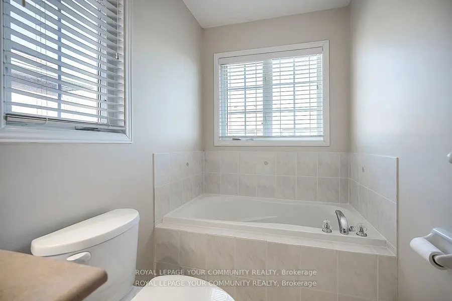 15 Echo Ridge Crescent