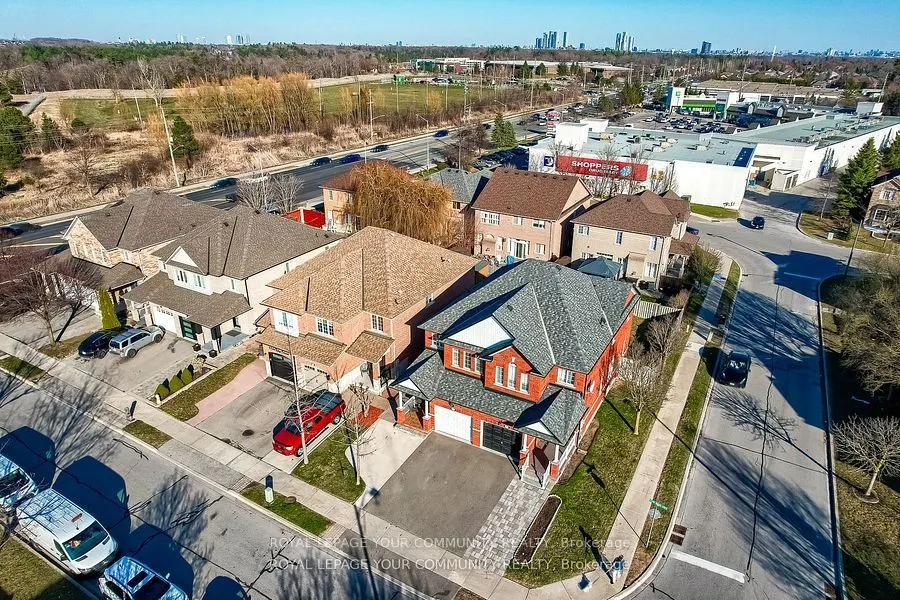15 Echo Ridge Crescent