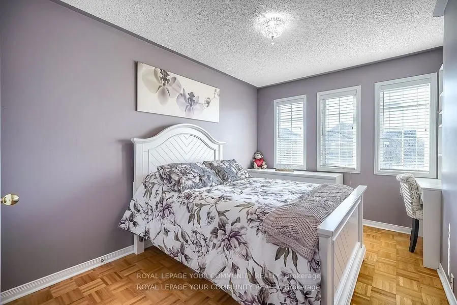 15 Echo Ridge Crescent